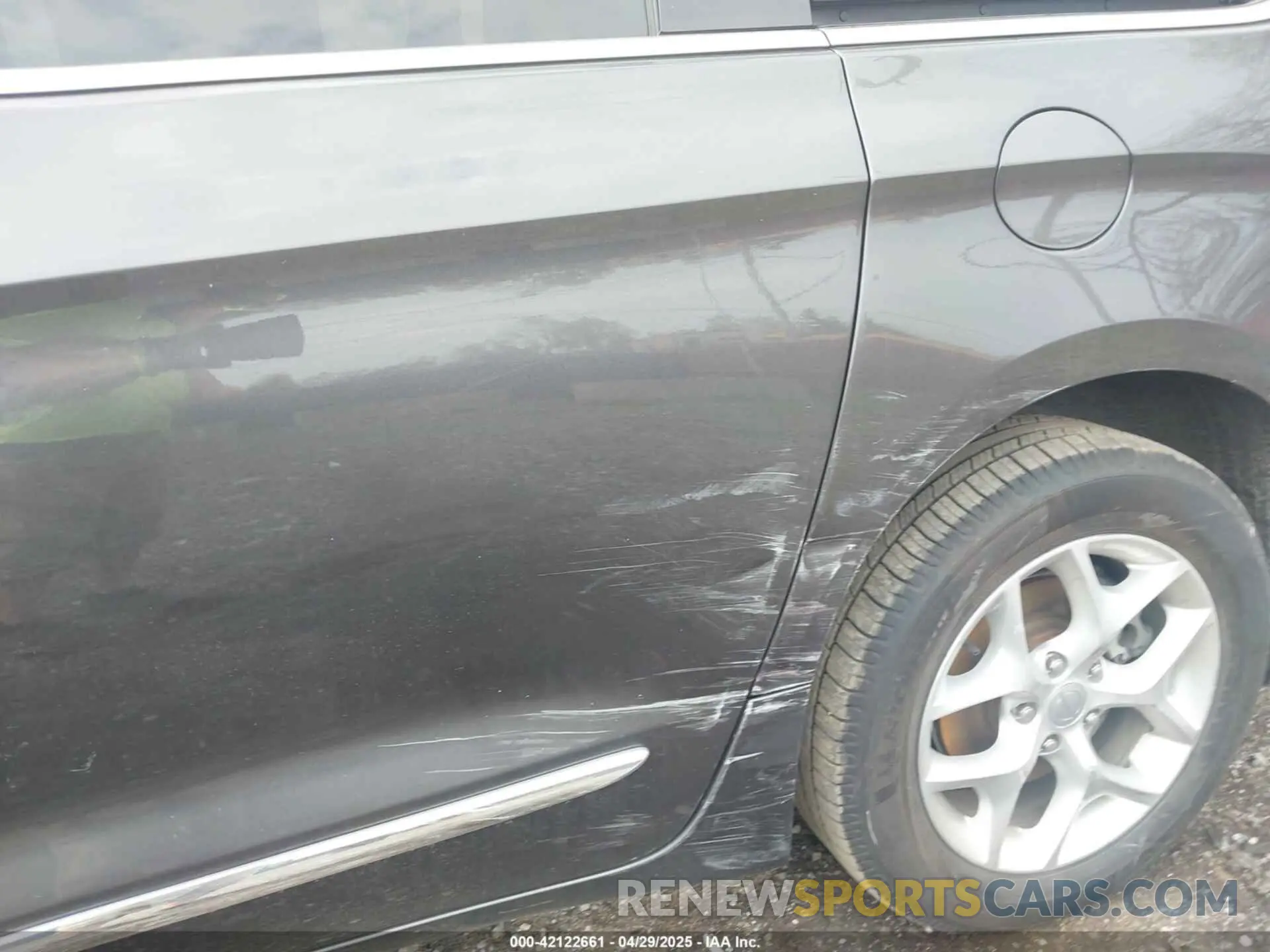 12 Photograph of a damaged car 2C4RC1GG2LR151861 CHRYSLER PACIFICA 2020