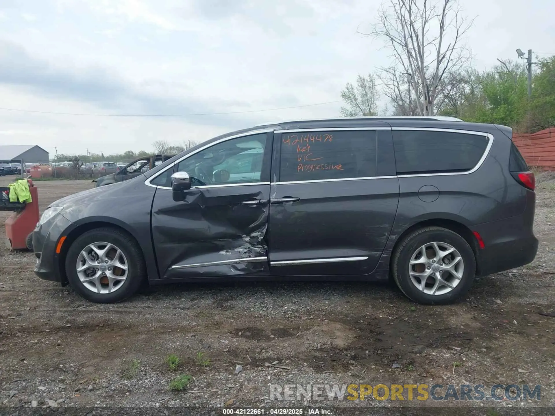 15 Photograph of a damaged car 2C4RC1GG2LR151861 CHRYSLER PACIFICA 2020