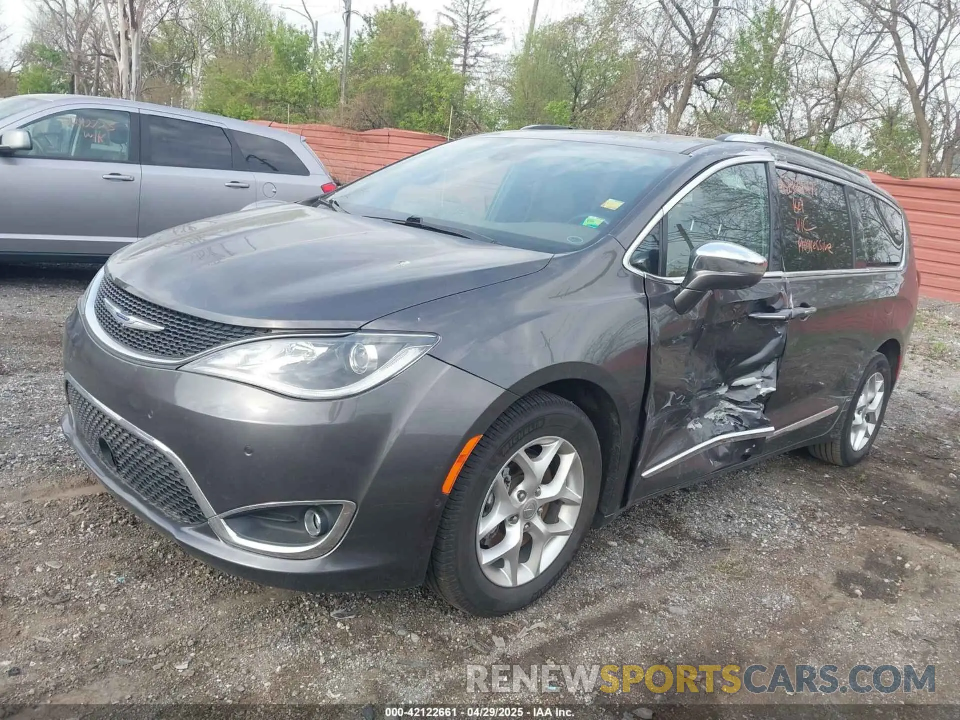 2 Photograph of a damaged car 2C4RC1GG2LR151861 CHRYSLER PACIFICA 2020