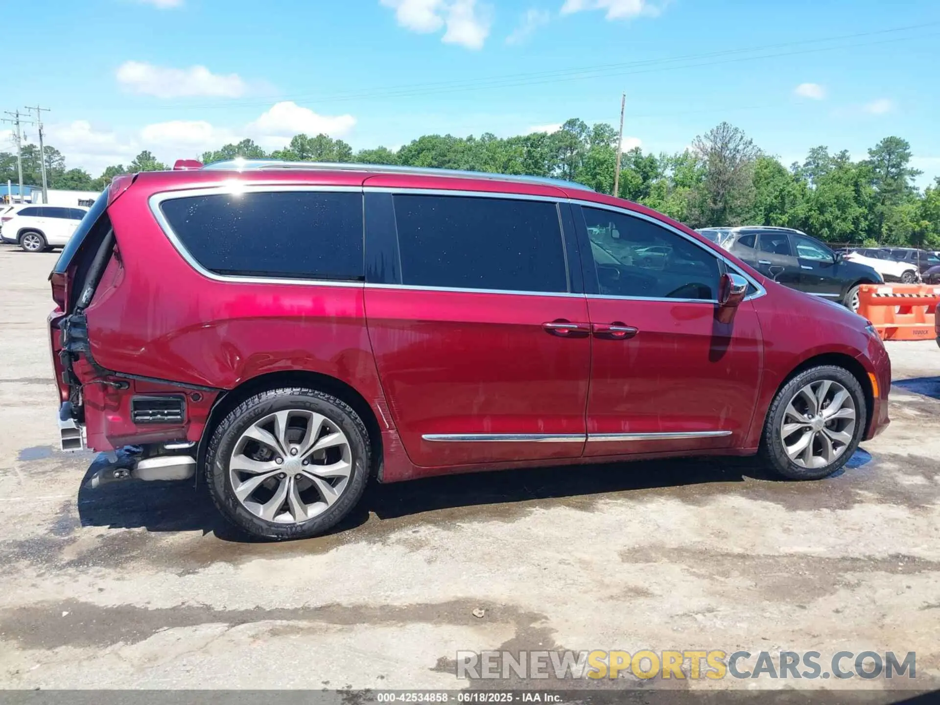 14 Photograph of a damaged car 2C4RC1GG3LR141680 CHRYSLER PACIFICA 2020