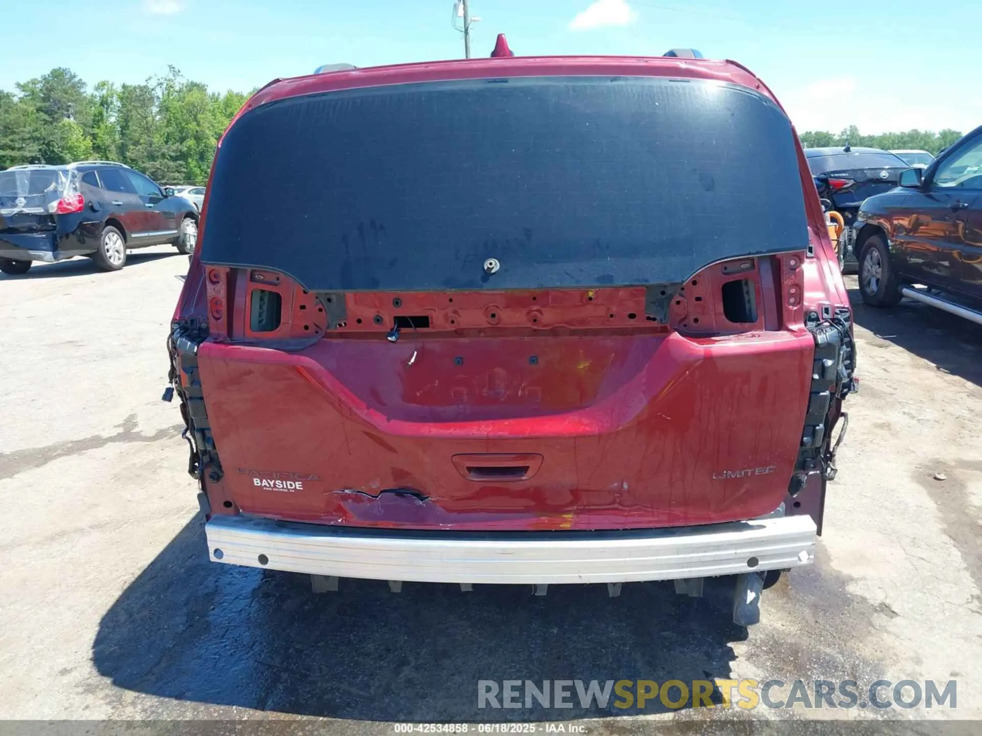 17 Photograph of a damaged car 2C4RC1GG3LR141680 CHRYSLER PACIFICA 2020