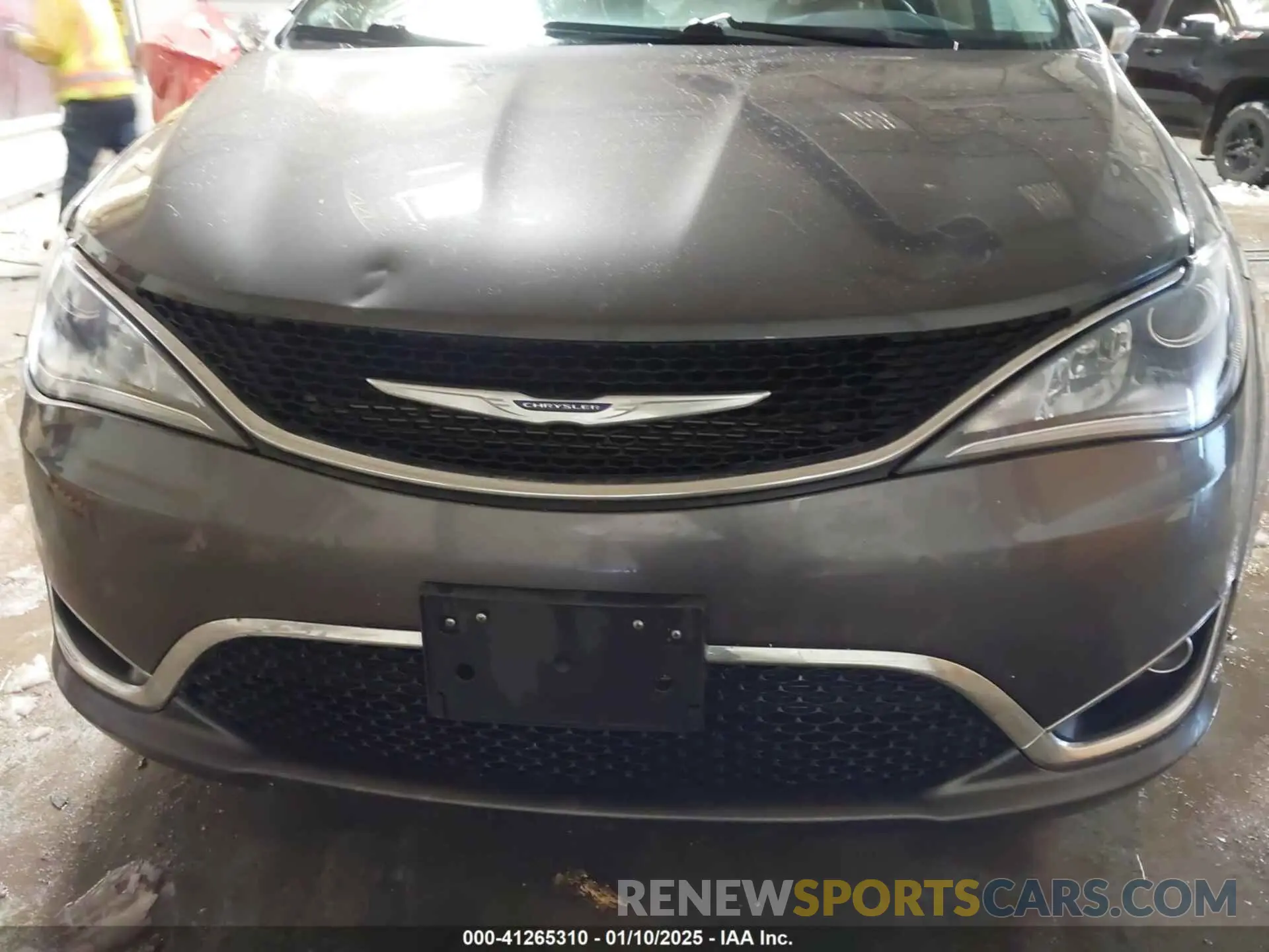 6 Photograph of a damaged car 2C4RC1GG3LR151349 CHRYSLER PACIFICA 2020