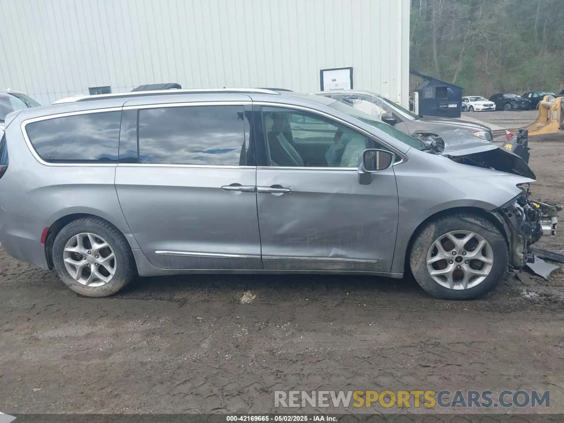 14 Photograph of a damaged car 2C4RC1GG3LR290249 CHRYSLER PACIFICA 2020