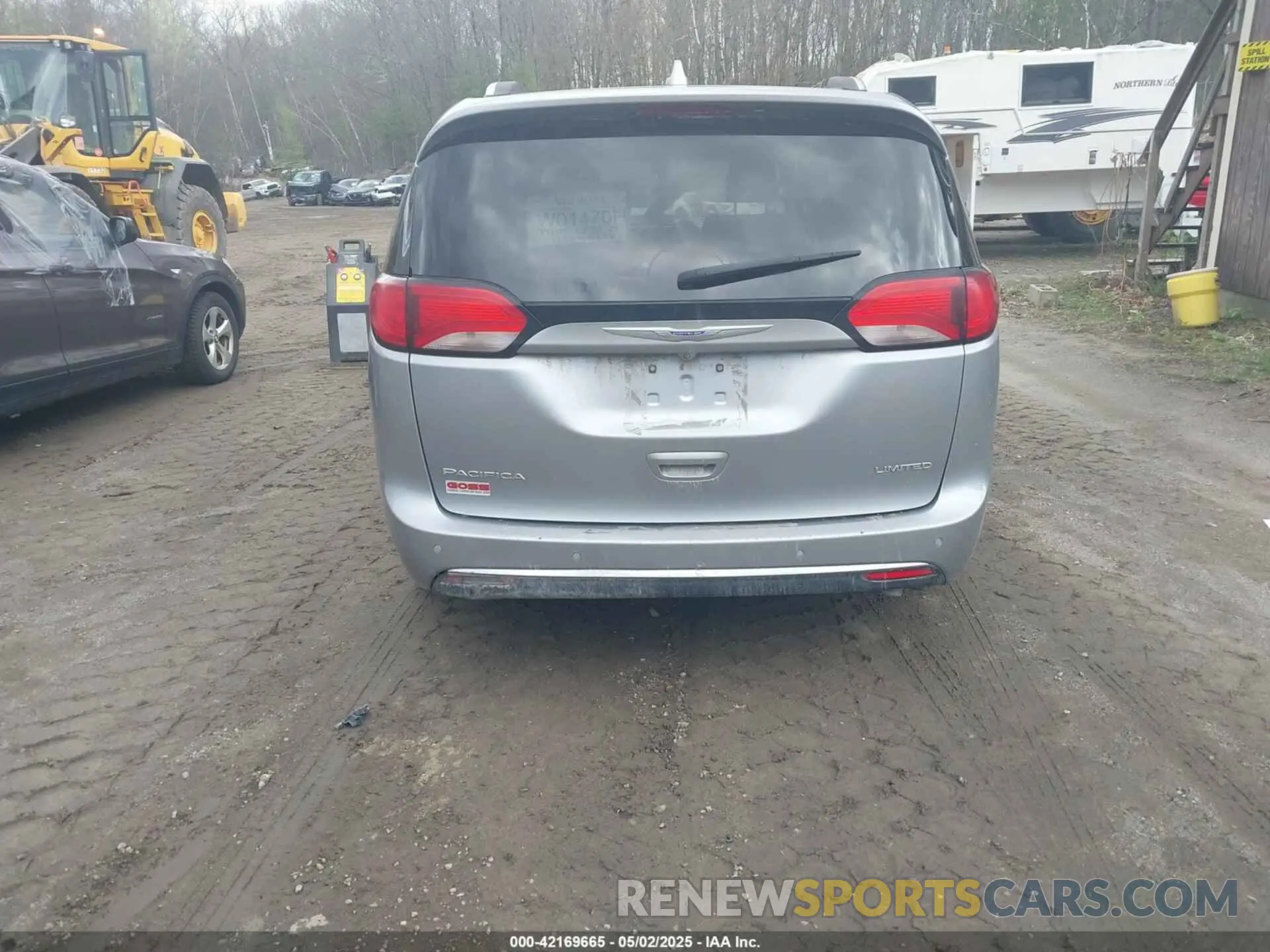17 Photograph of a damaged car 2C4RC1GG3LR290249 CHRYSLER PACIFICA 2020