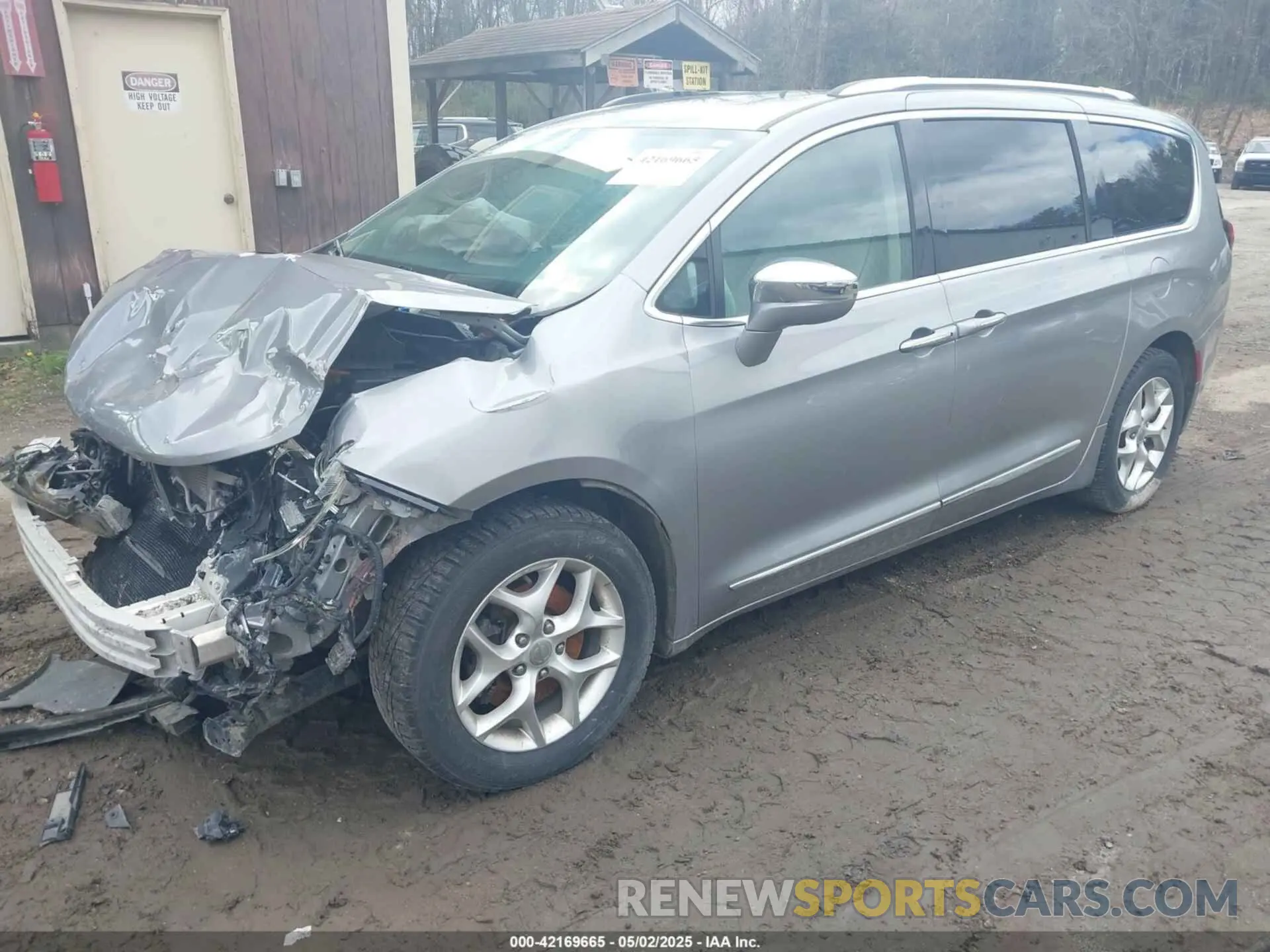2 Photograph of a damaged car 2C4RC1GG3LR290249 CHRYSLER PACIFICA 2020