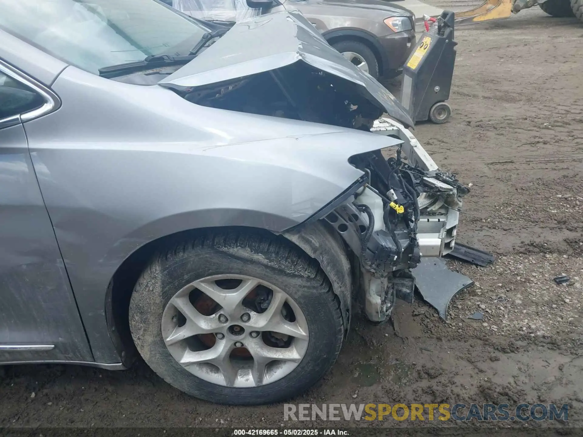 22 Photograph of a damaged car 2C4RC1GG3LR290249 CHRYSLER PACIFICA 2020