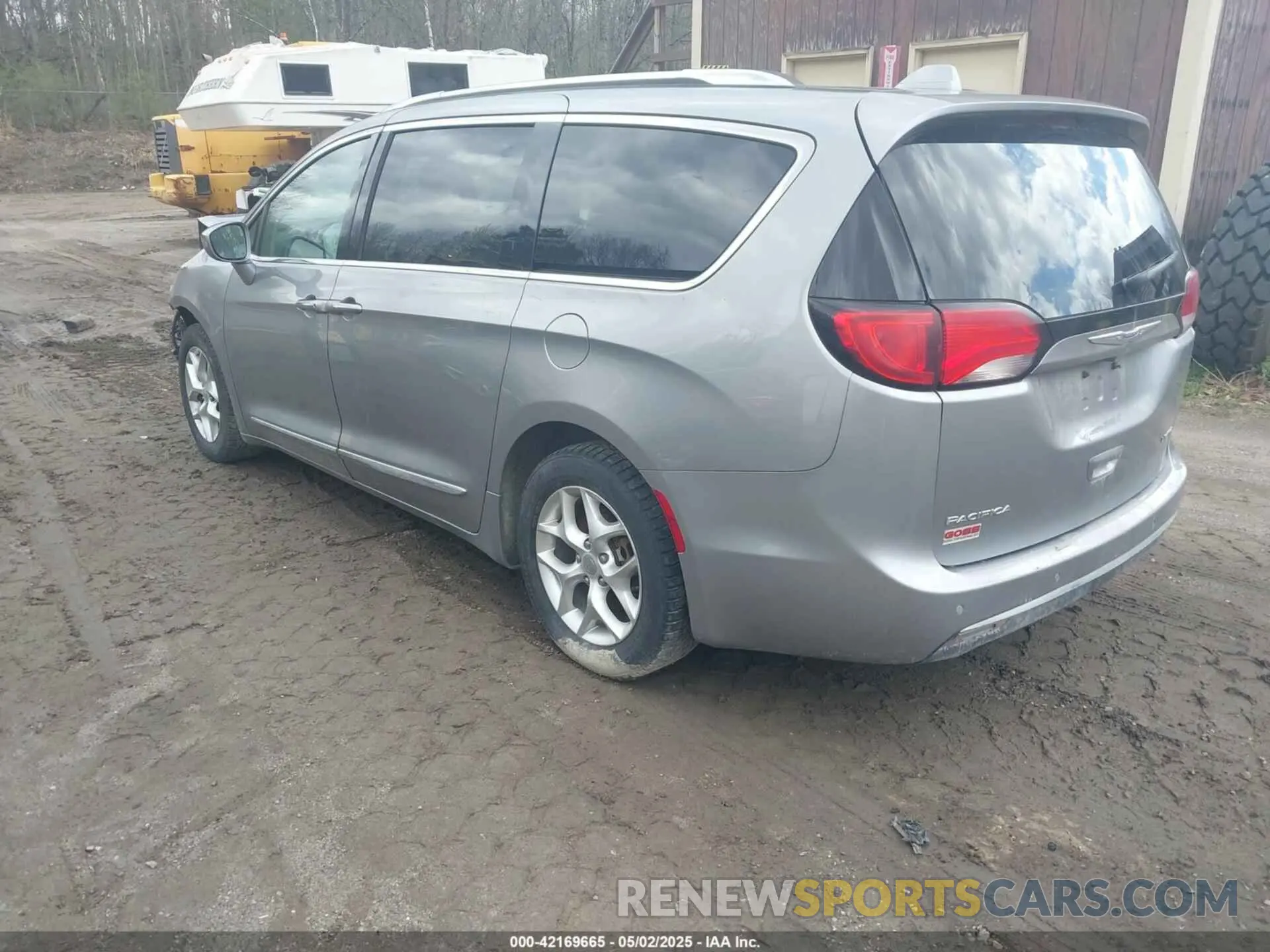 3 Photograph of a damaged car 2C4RC1GG3LR290249 CHRYSLER PACIFICA 2020