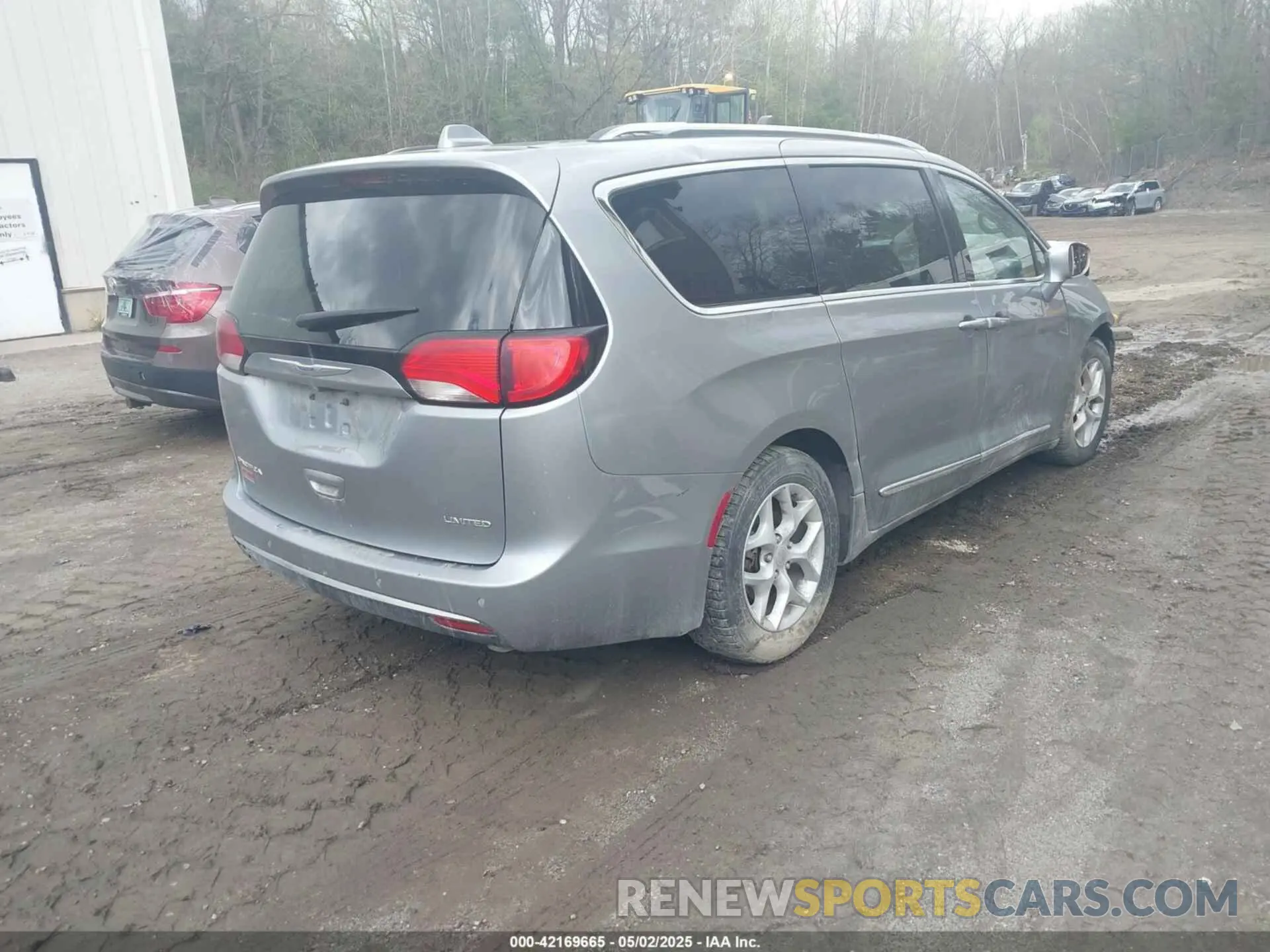 4 Photograph of a damaged car 2C4RC1GG3LR290249 CHRYSLER PACIFICA 2020
