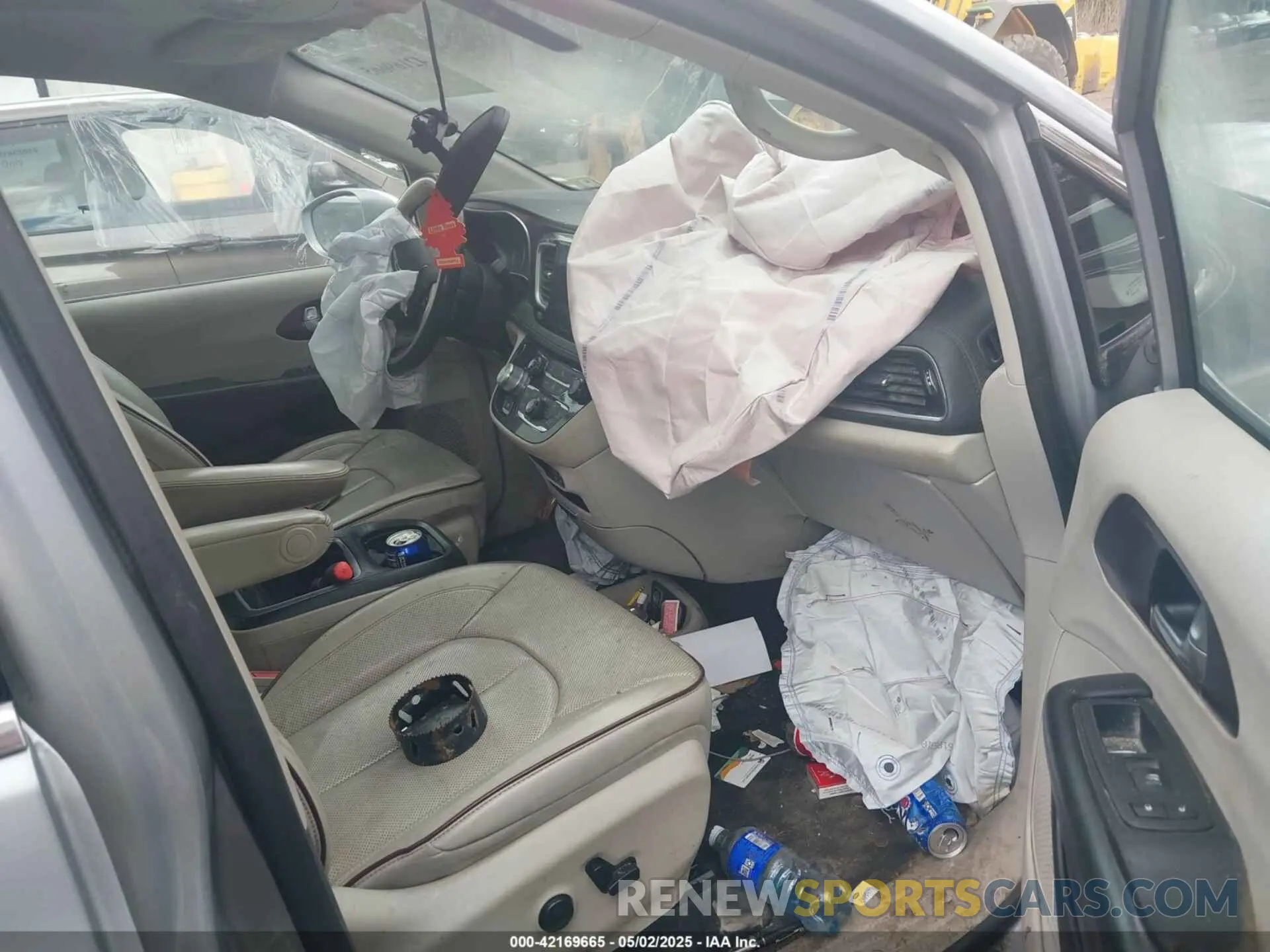 5 Photograph of a damaged car 2C4RC1GG3LR290249 CHRYSLER PACIFICA 2020