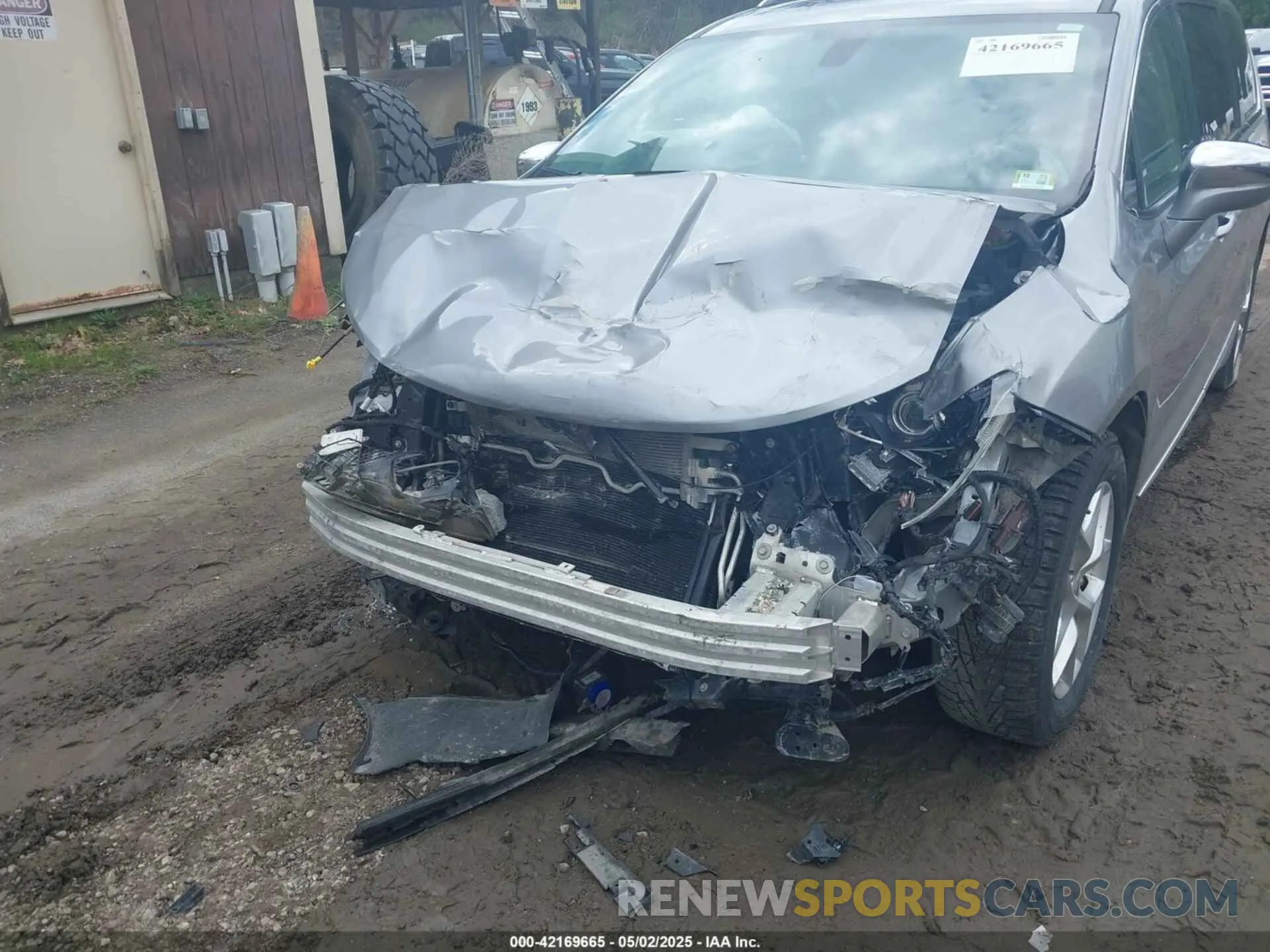 6 Photograph of a damaged car 2C4RC1GG3LR290249 CHRYSLER PACIFICA 2020