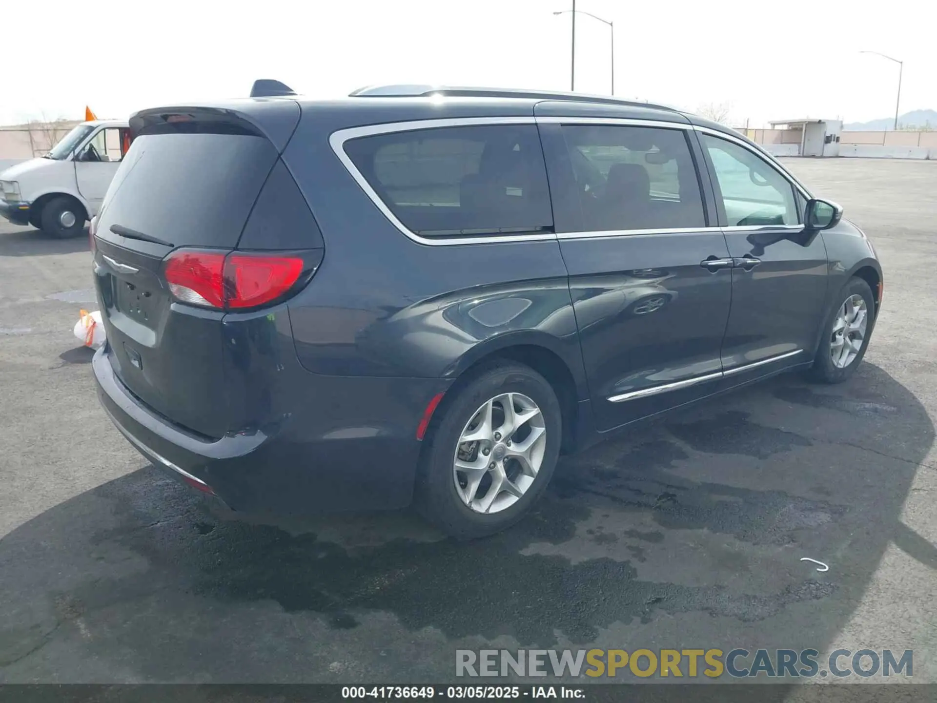 4 Photograph of a damaged car 2C4RC1GG4LR156463 CHRYSLER PACIFICA 2020
