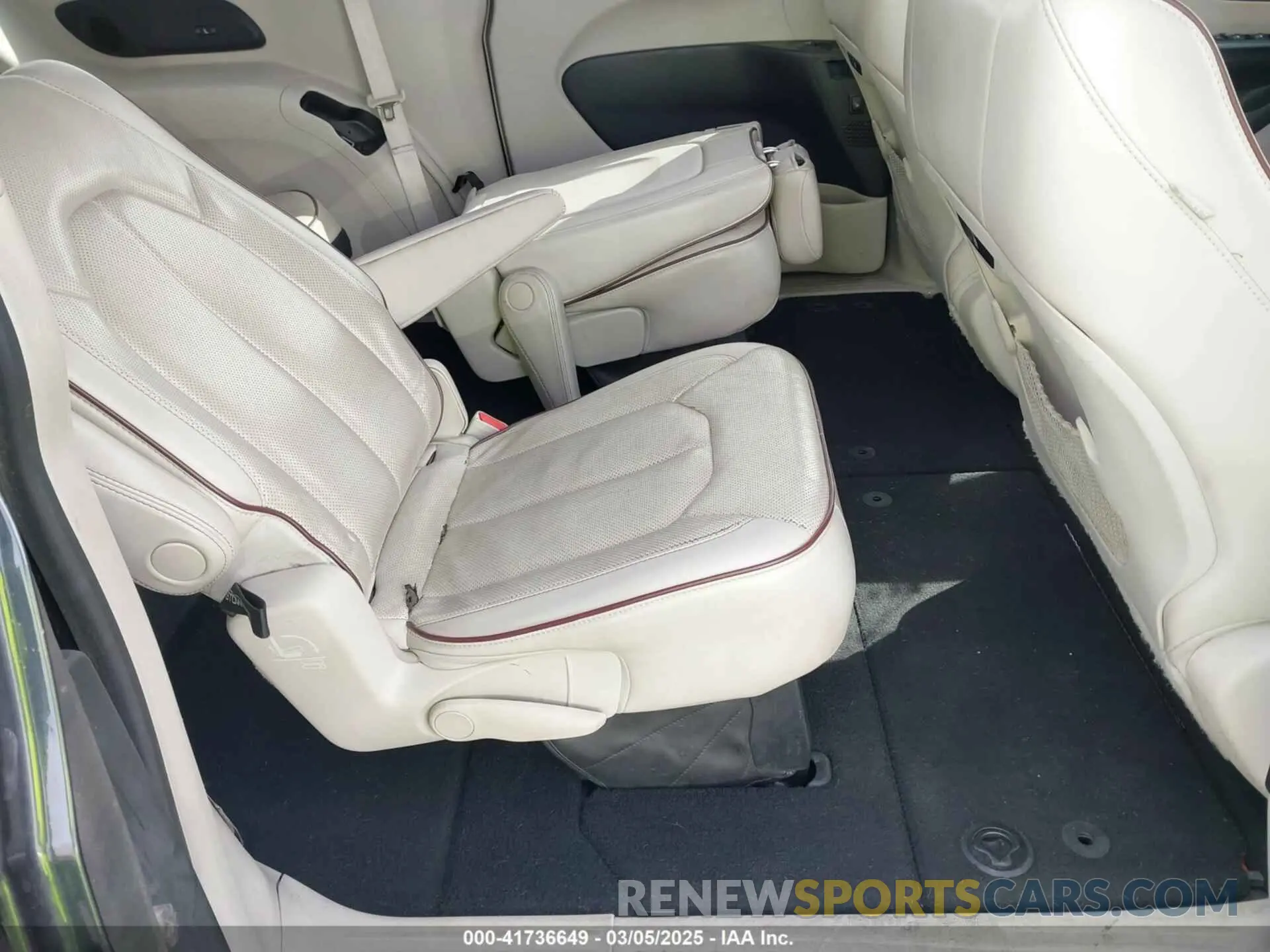 8 Photograph of a damaged car 2C4RC1GG4LR156463 CHRYSLER PACIFICA 2020