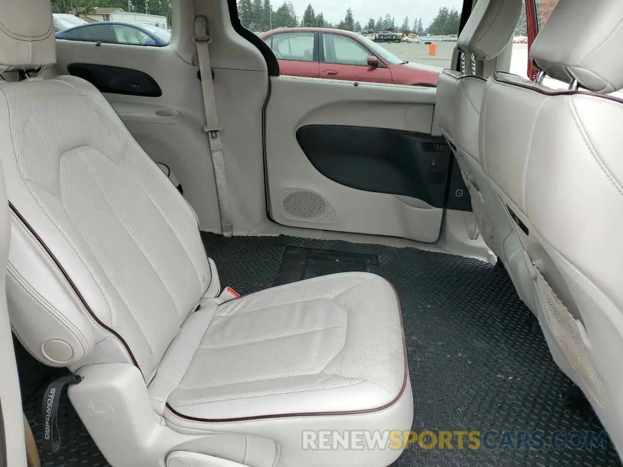 11 Photograph of a damaged car 2C4RC1GG4LR176003 CHRYSLER PACIFICA 2020