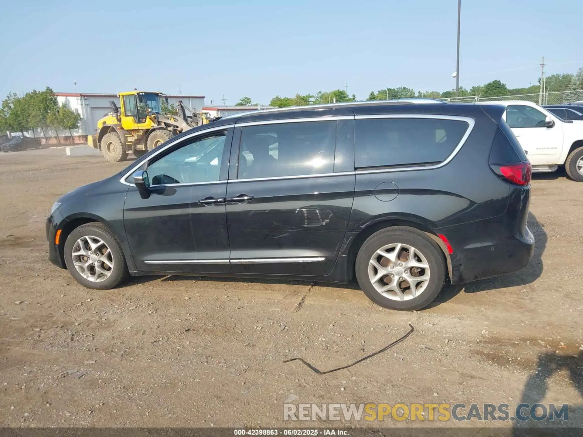 13 Photograph of a damaged car 2C4RC1GG5LR151840 CHRYSLER PACIFICA 2020