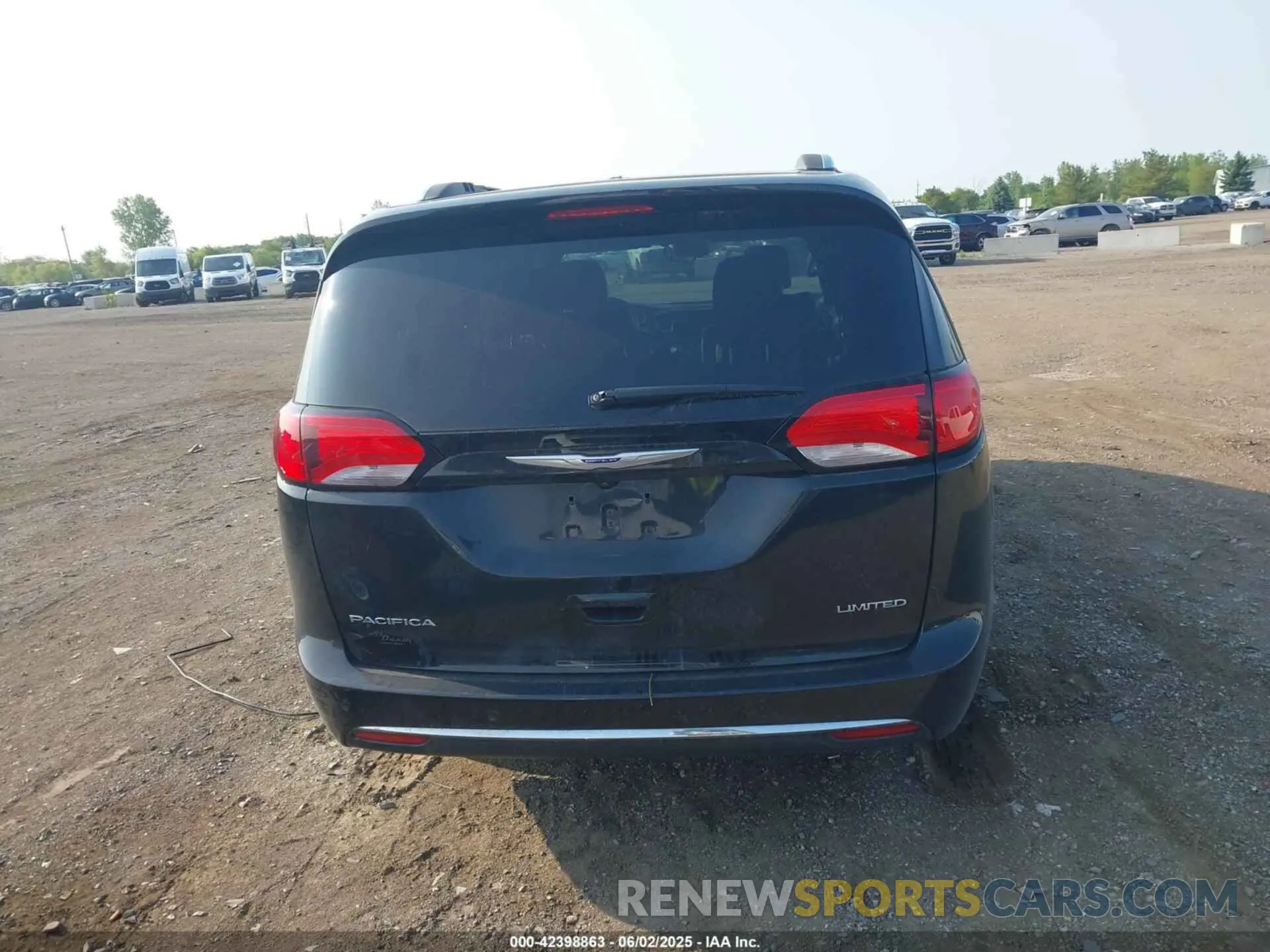 15 Photograph of a damaged car 2C4RC1GG5LR151840 CHRYSLER PACIFICA 2020
