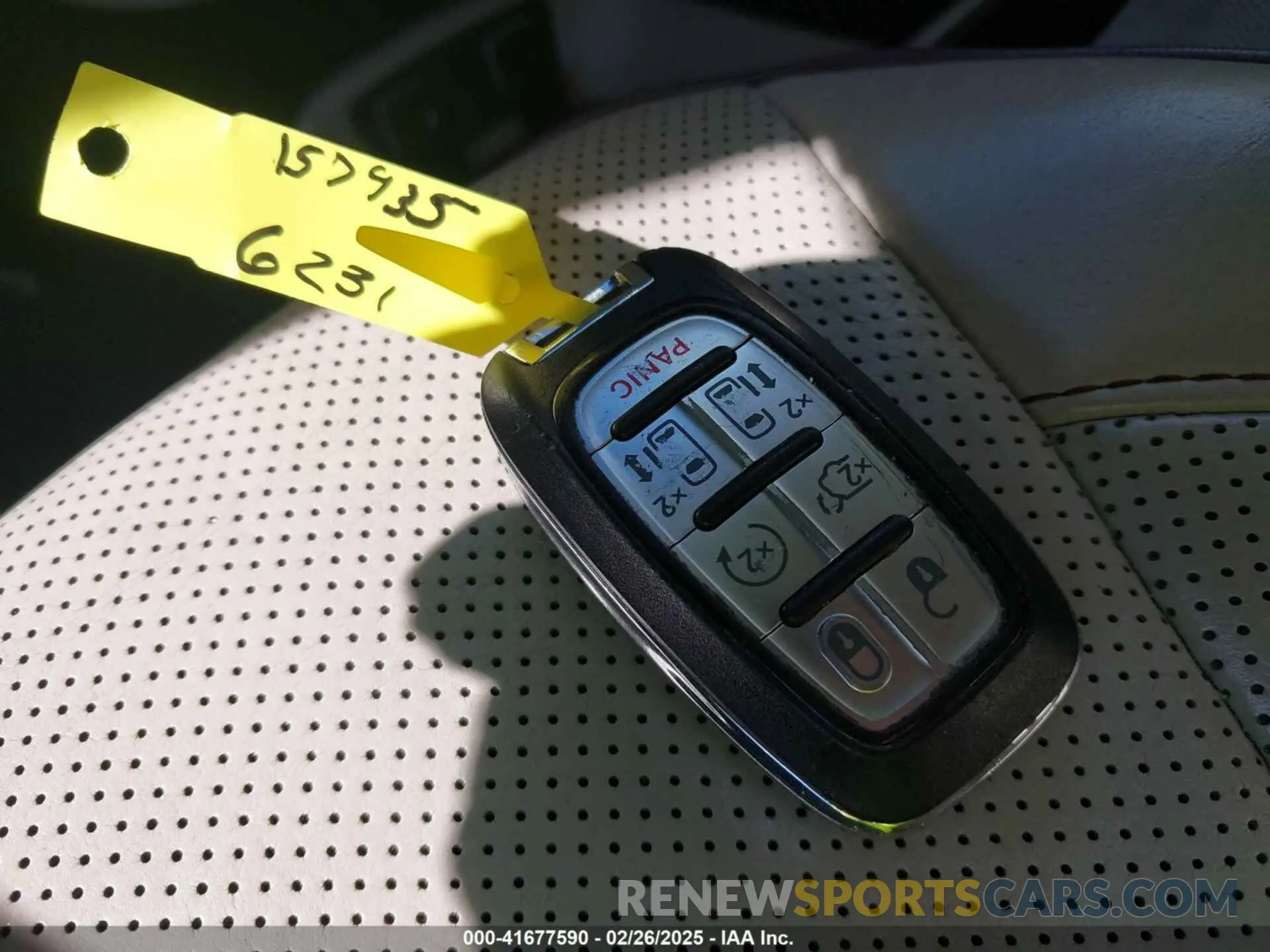 11 Photograph of a damaged car 2C4RC1GG5LR156231 CHRYSLER PACIFICA 2020