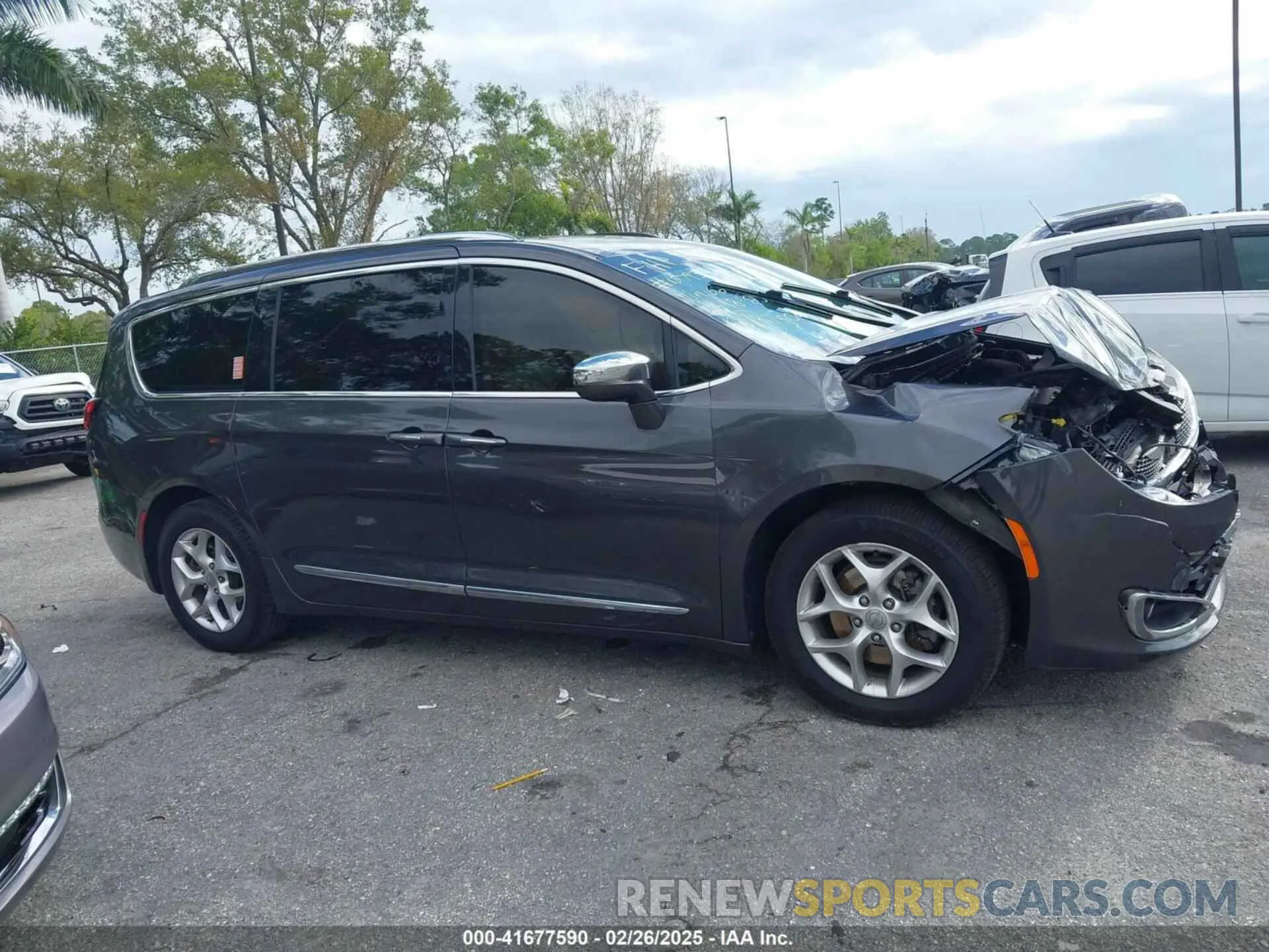 13 Photograph of a damaged car 2C4RC1GG5LR156231 CHRYSLER PACIFICA 2020