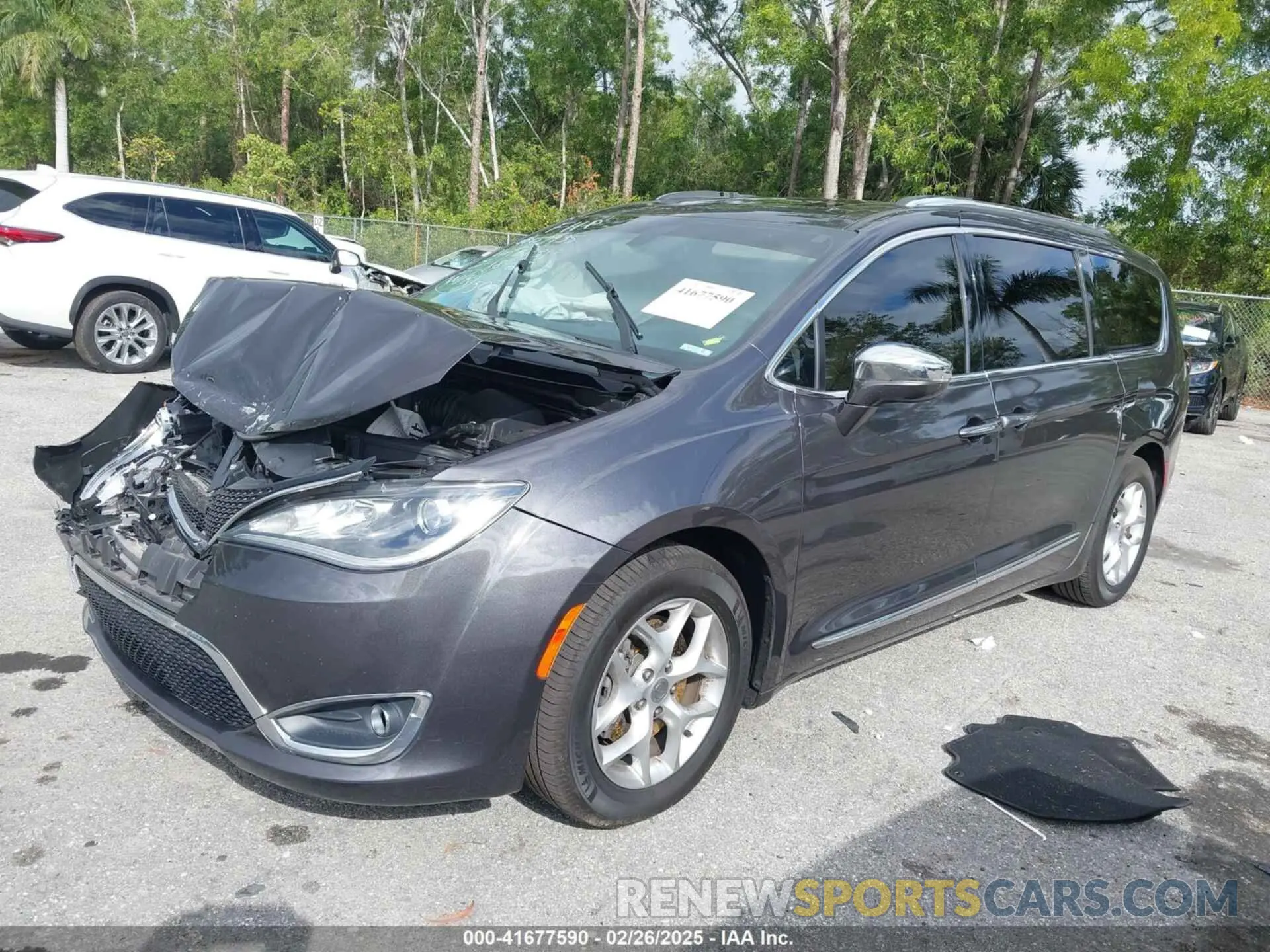 2 Photograph of a damaged car 2C4RC1GG5LR156231 CHRYSLER PACIFICA 2020