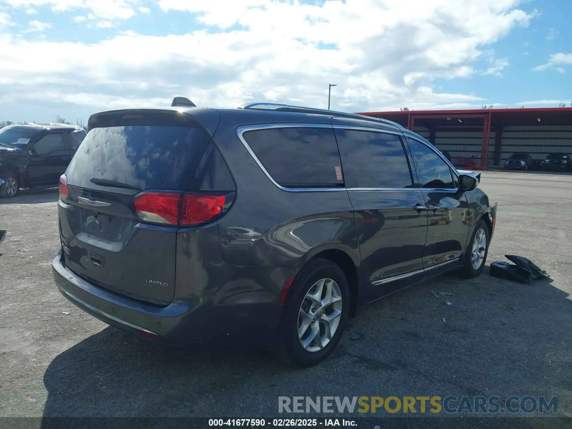 4 Photograph of a damaged car 2C4RC1GG5LR156231 CHRYSLER PACIFICA 2020