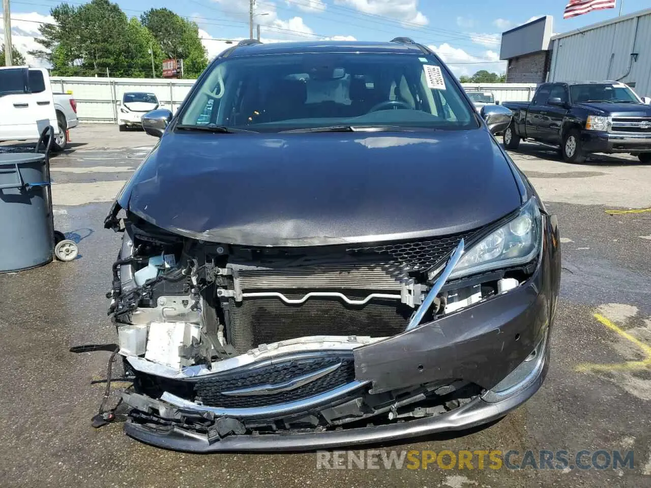 5 Photograph of a damaged car 2C4RC1GG5LR197636 CHRYSLER PACIFICA 2020