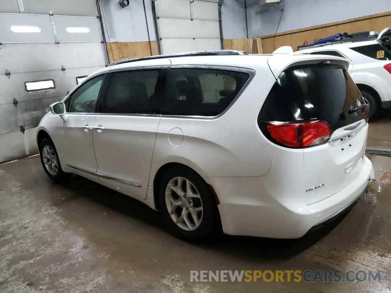 2 Photograph of a damaged car 2C4RC1GG6LR272019 CHRYSLER PACIFICA 2020