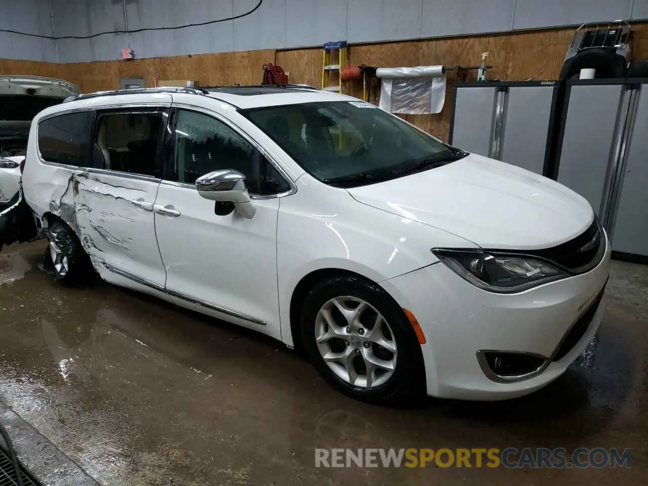 4 Photograph of a damaged car 2C4RC1GG6LR272019 CHRYSLER PACIFICA 2020