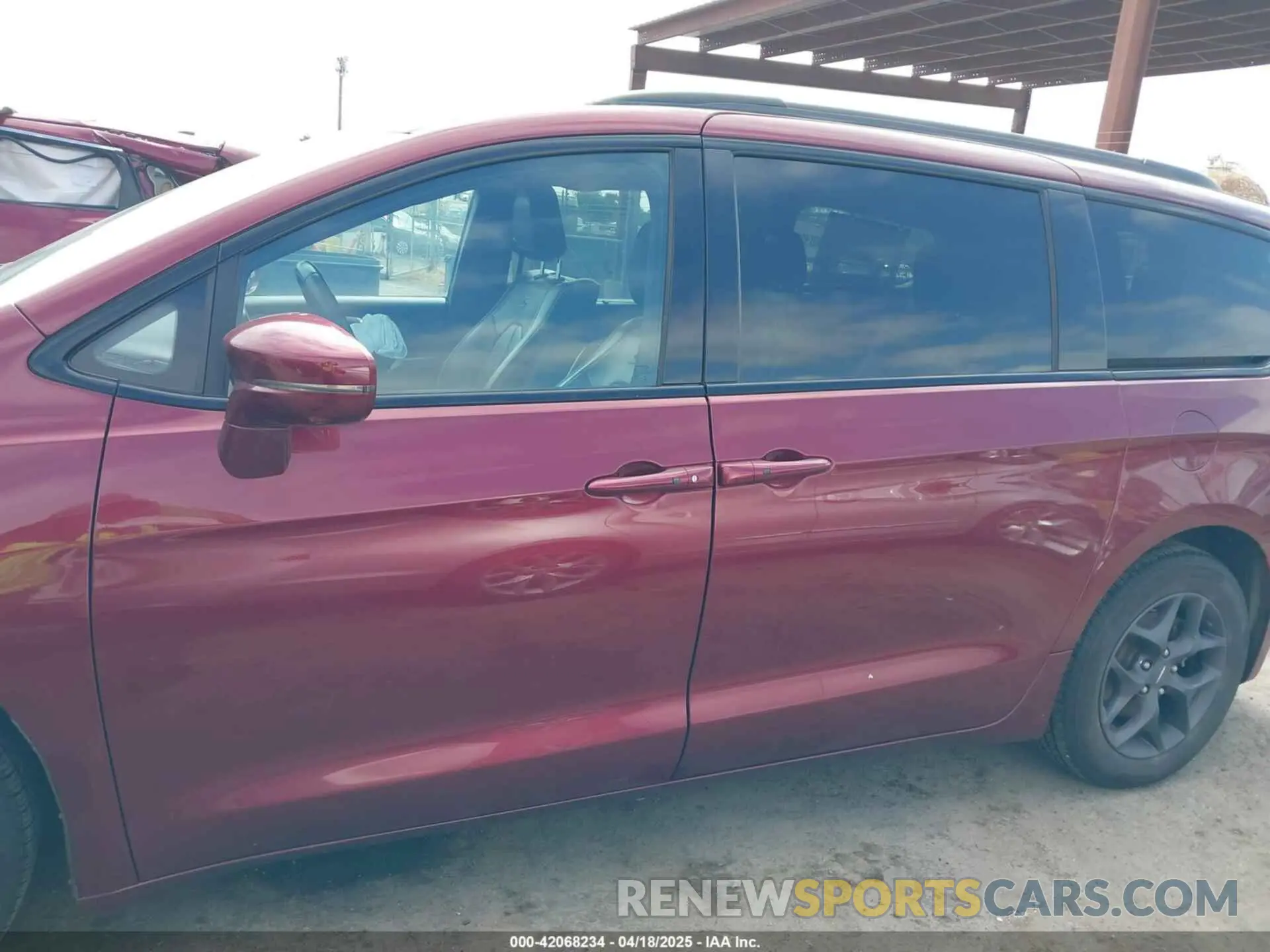 14 Photograph of a damaged car 2C4RC1GG6LR286390 CHRYSLER PACIFICA 2020