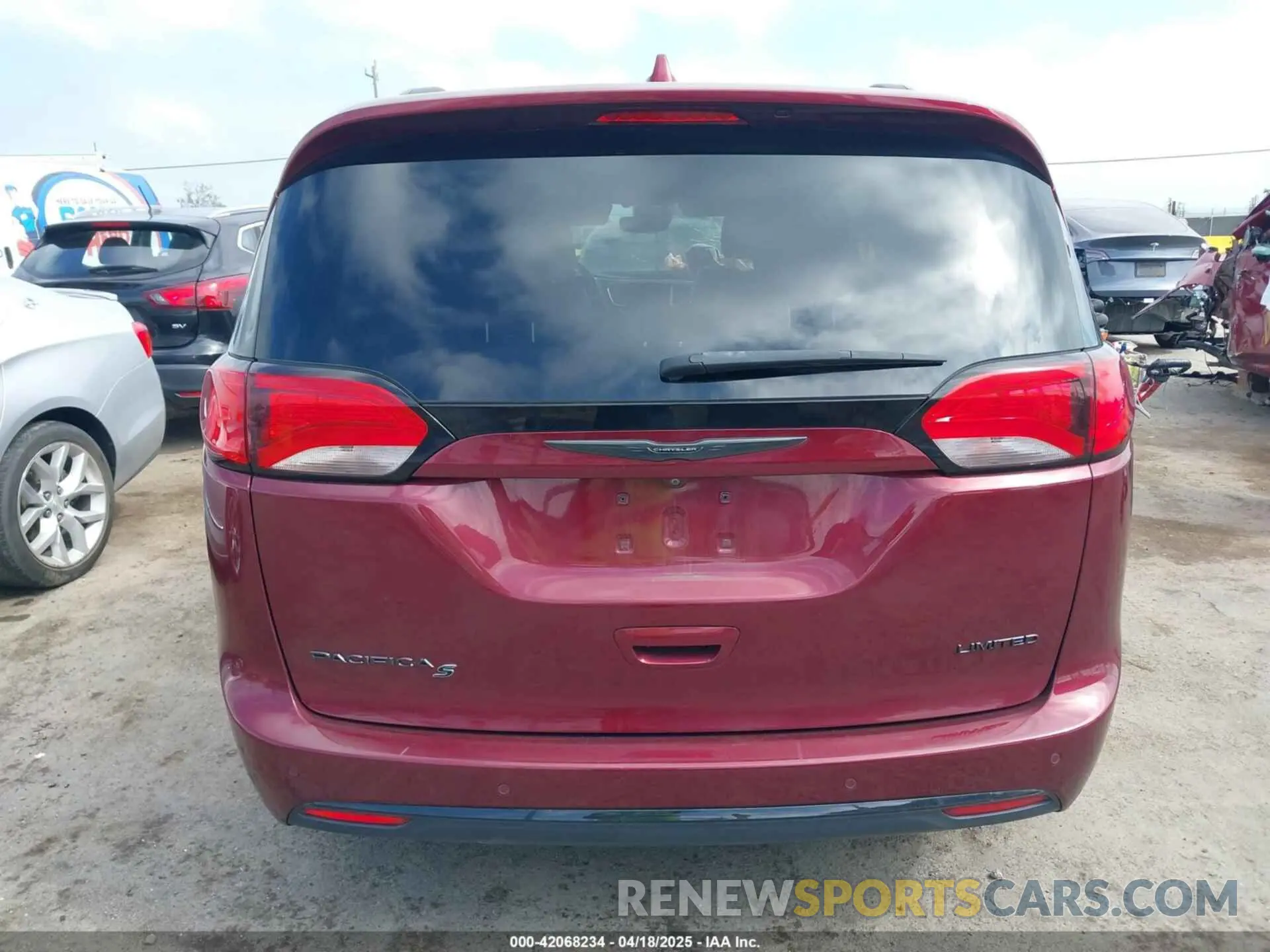 16 Photograph of a damaged car 2C4RC1GG6LR286390 CHRYSLER PACIFICA 2020