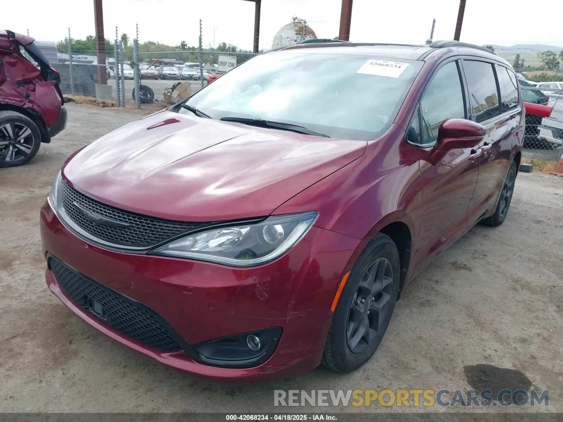 2 Photograph of a damaged car 2C4RC1GG6LR286390 CHRYSLER PACIFICA 2020