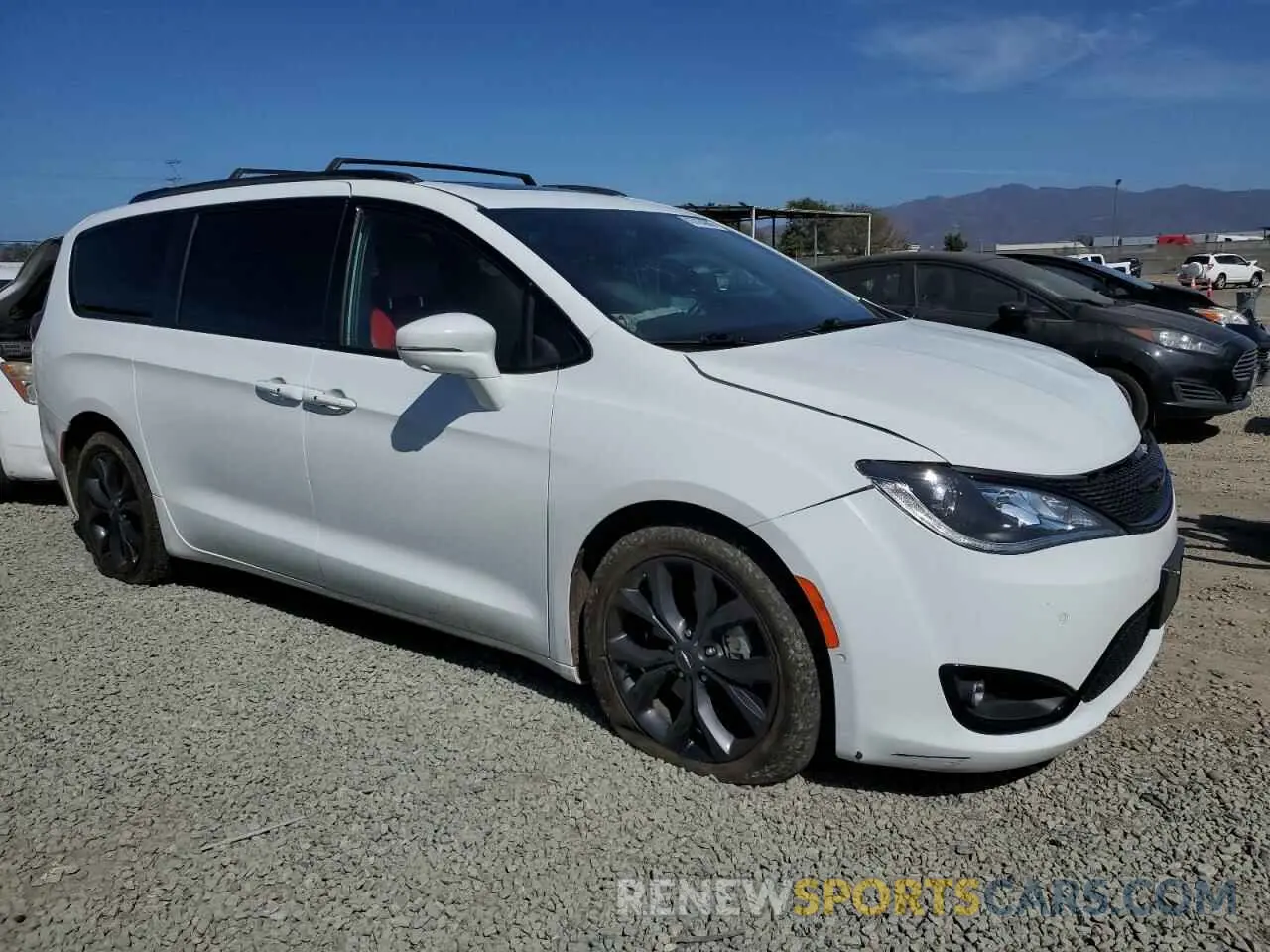 4 Photograph of a damaged car 2C4RC1GG7LR151726 CHRYSLER PACIFICA 2020