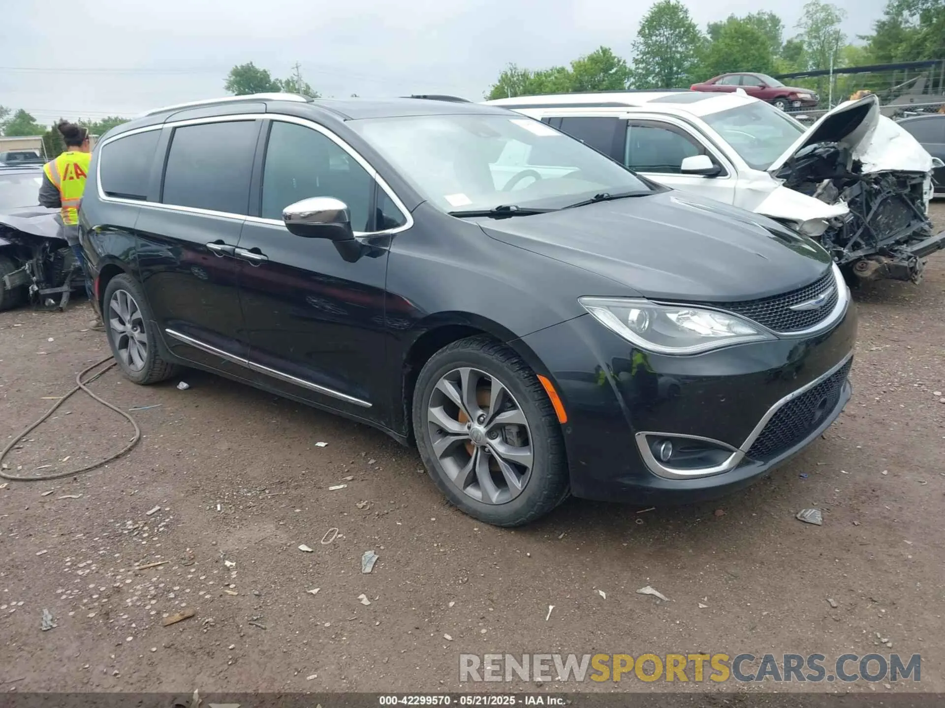 1 Photograph of a damaged car 2C4RC1GG8LR113518 CHRYSLER PACIFICA 2020