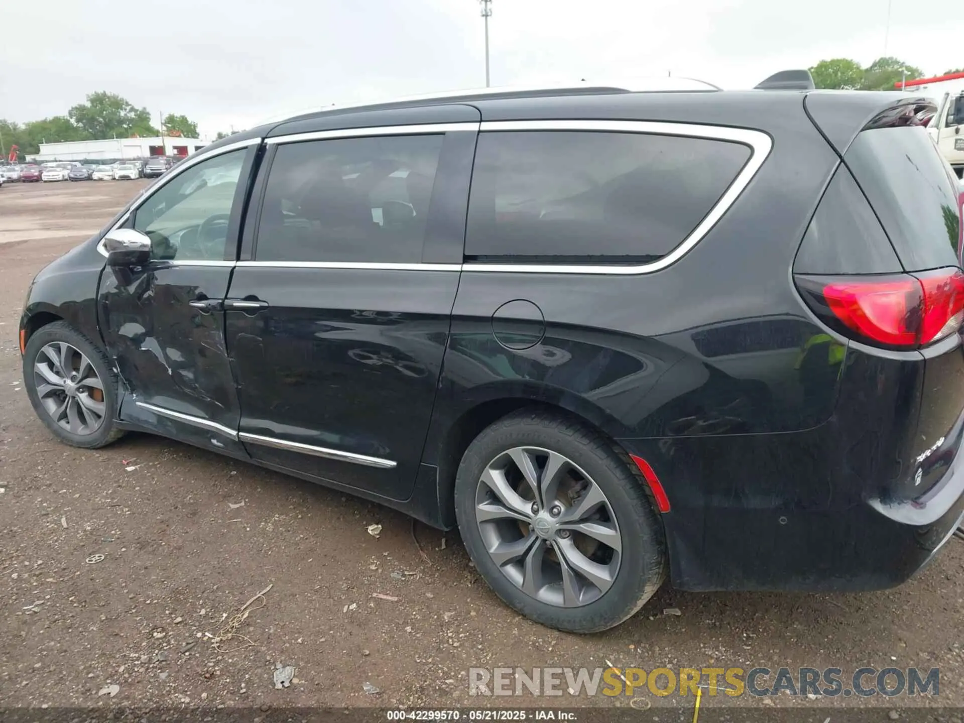 14 Photograph of a damaged car 2C4RC1GG8LR113518 CHRYSLER PACIFICA 2020