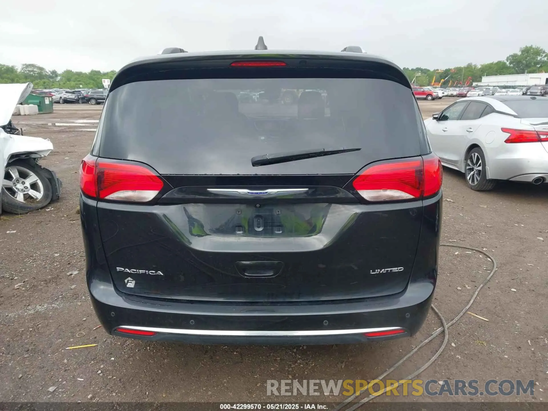 16 Photograph of a damaged car 2C4RC1GG8LR113518 CHRYSLER PACIFICA 2020