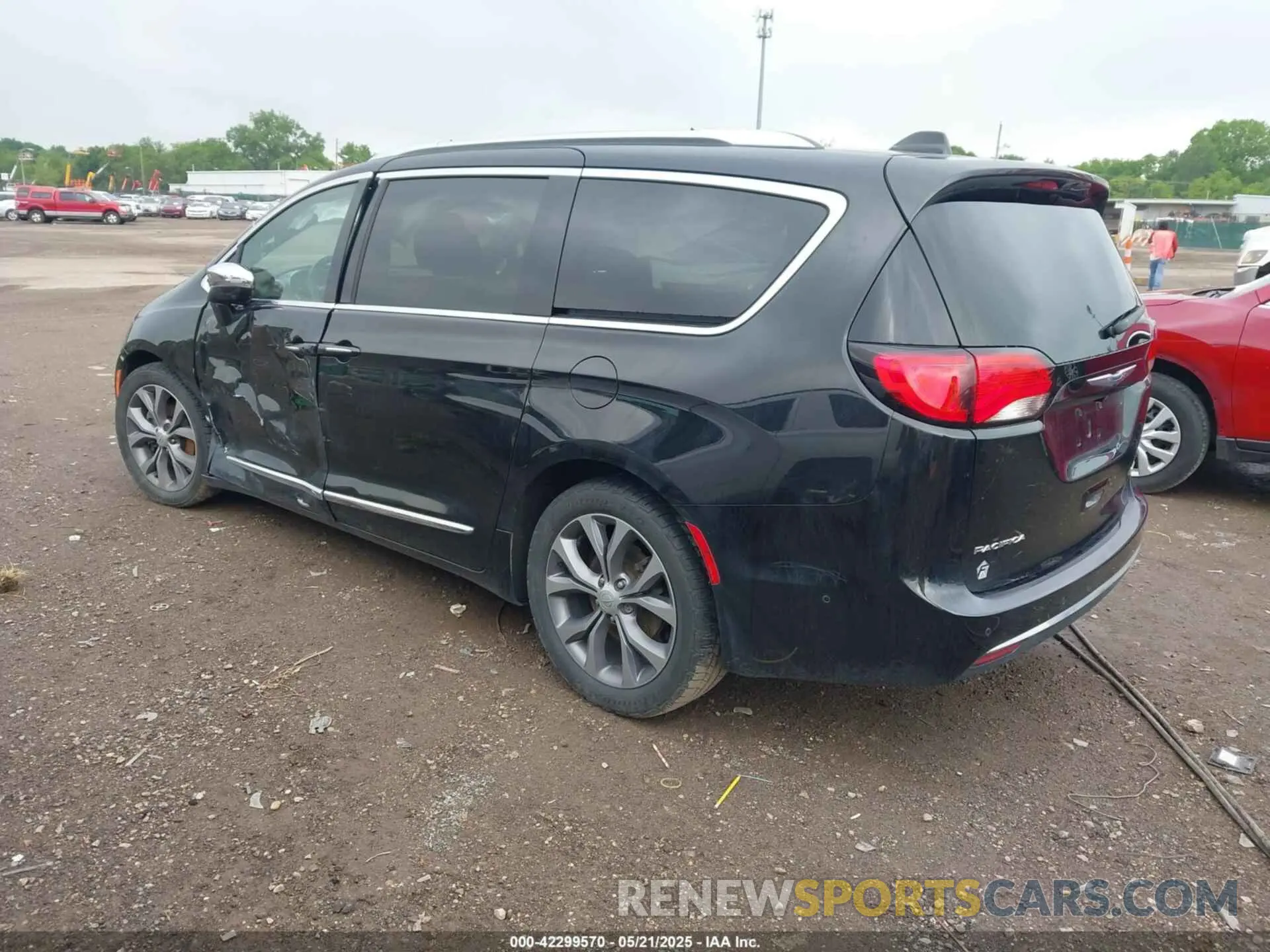 3 Photograph of a damaged car 2C4RC1GG8LR113518 CHRYSLER PACIFICA 2020