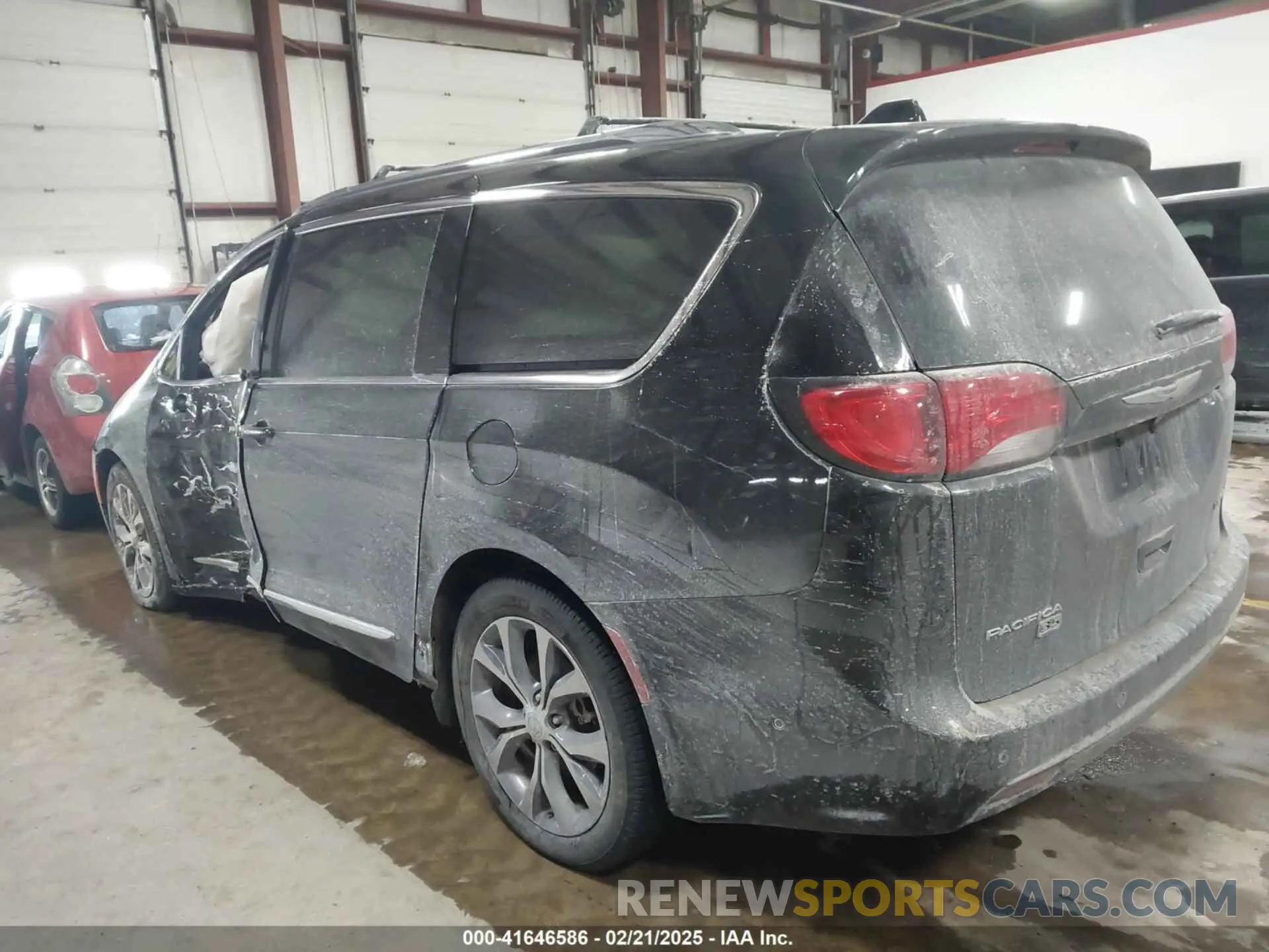 3 Photograph of a damaged car 2C4RC1GG8LR116211 CHRYSLER PACIFICA 2020