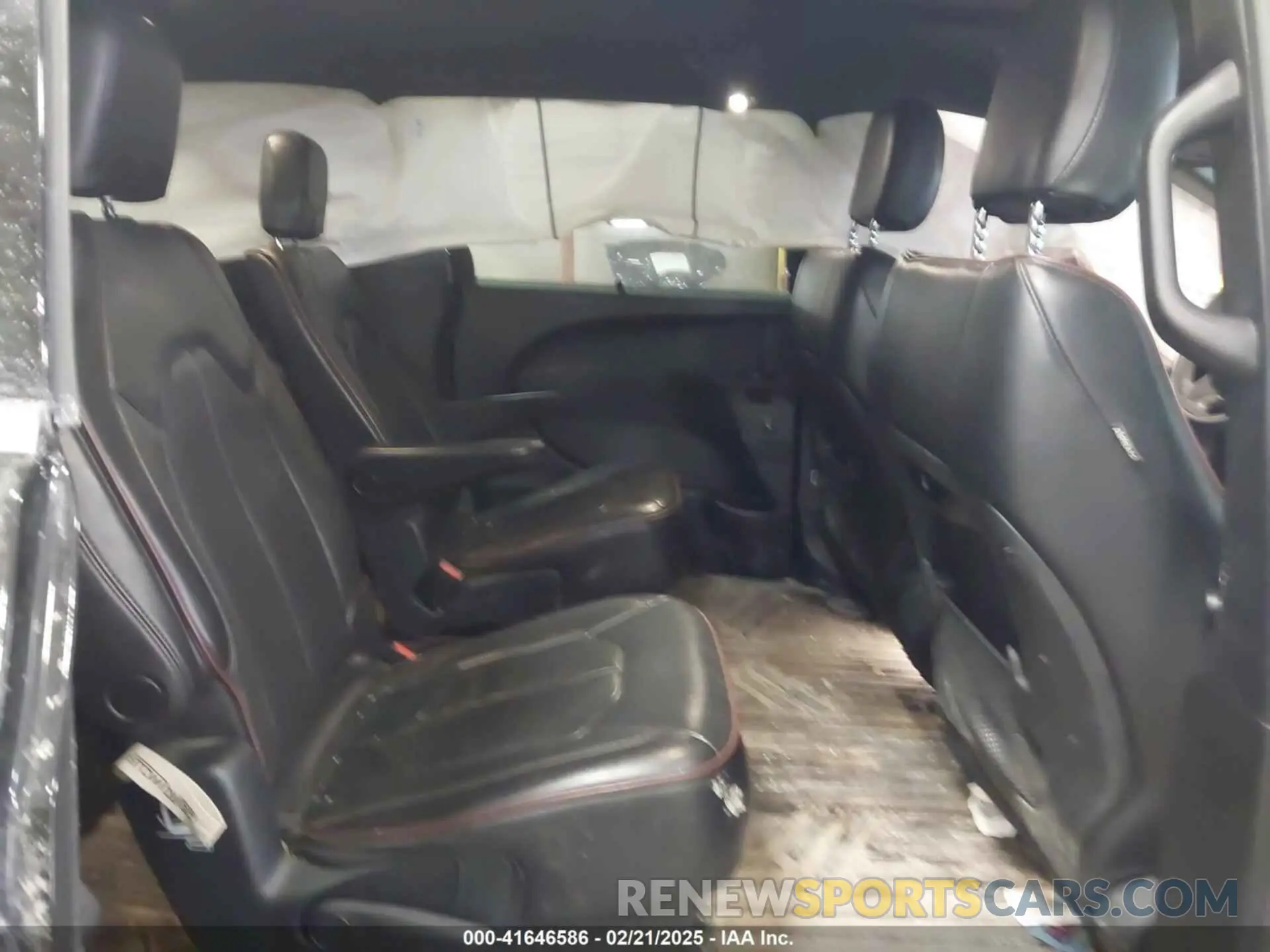 8 Photograph of a damaged car 2C4RC1GG8LR116211 CHRYSLER PACIFICA 2020