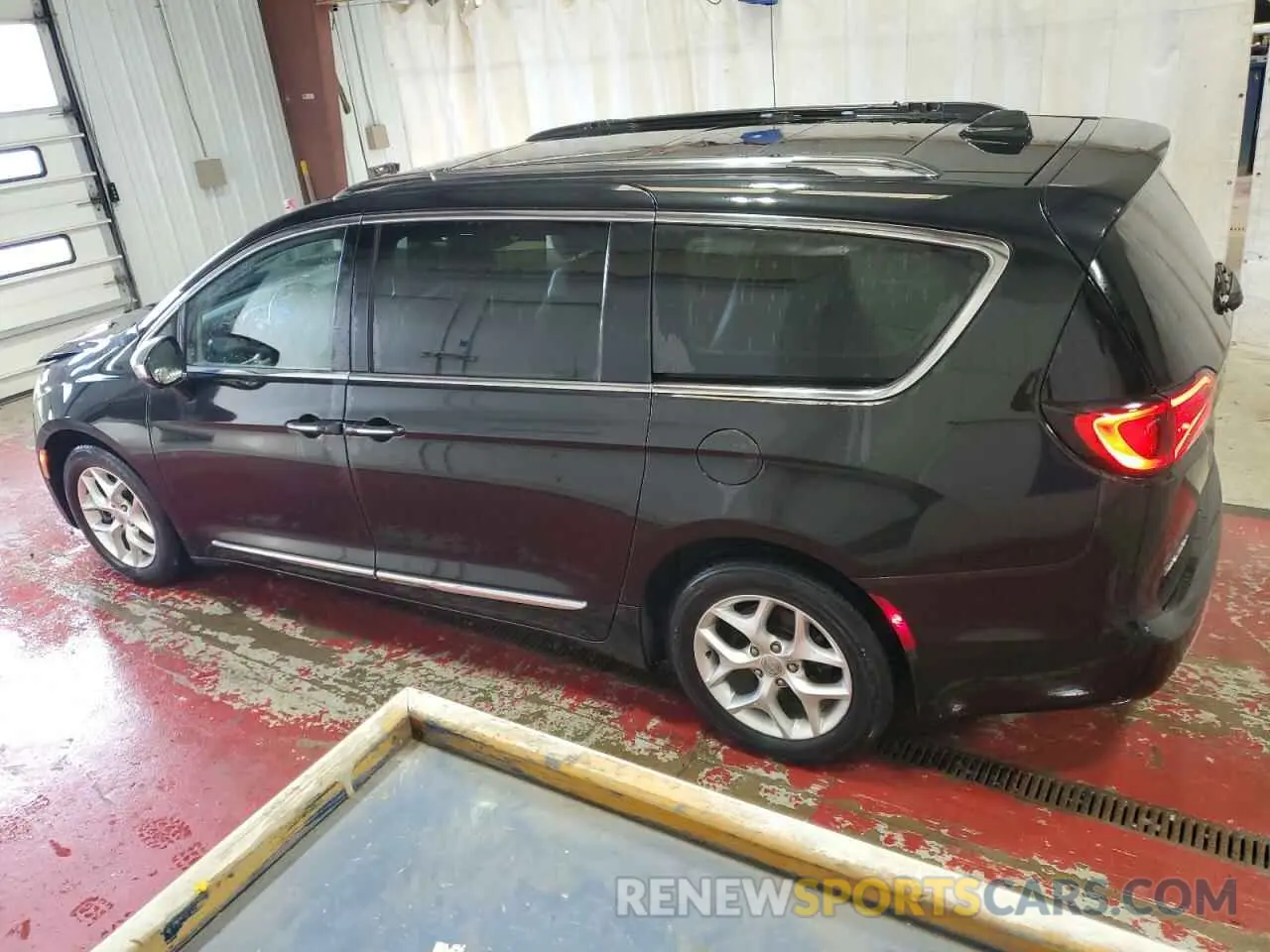 2 Photograph of a damaged car 2C4RC1GG8LR175906 CHRYSLER PACIFICA 2020