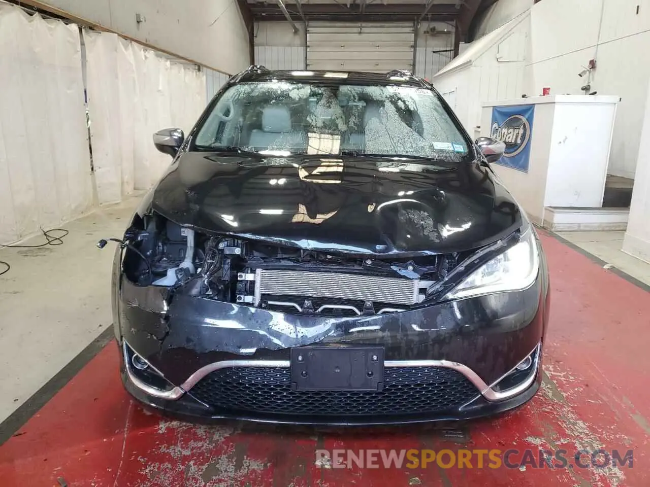 5 Photograph of a damaged car 2C4RC1GG8LR175906 CHRYSLER PACIFICA 2020
