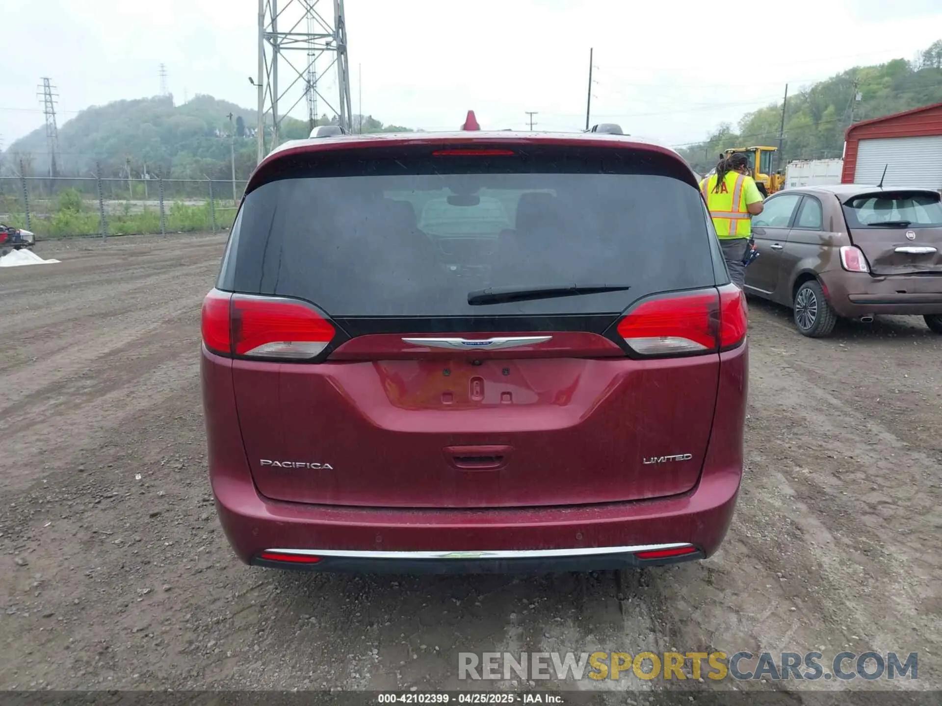 16 Photograph of a damaged car 2C4RC1GG8LR182757 CHRYSLER PACIFICA 2020