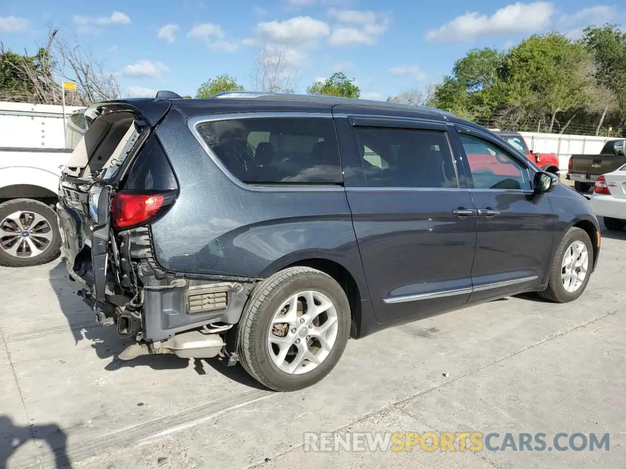 3 Photograph of a damaged car 2C4RC1GG9LR192374 CHRYSLER PACIFICA 2020