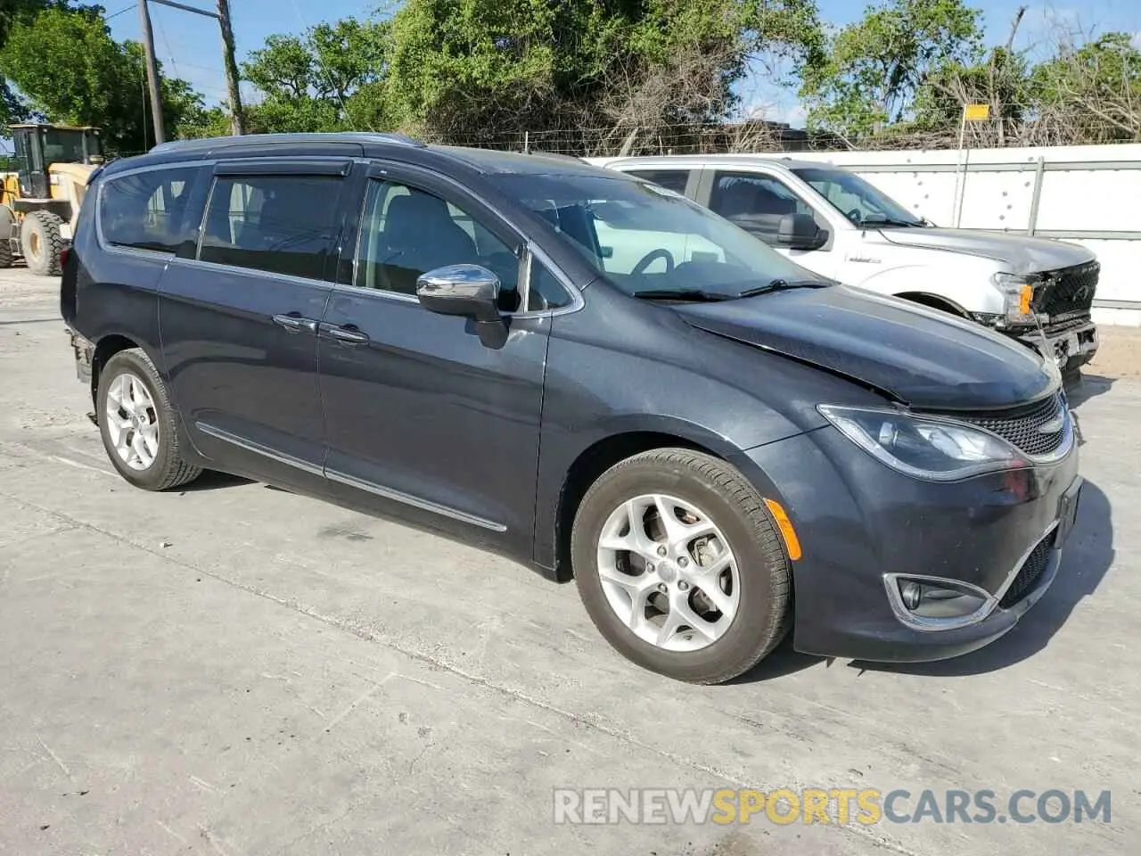 4 Photograph of a damaged car 2C4RC1GG9LR192374 CHRYSLER PACIFICA 2020