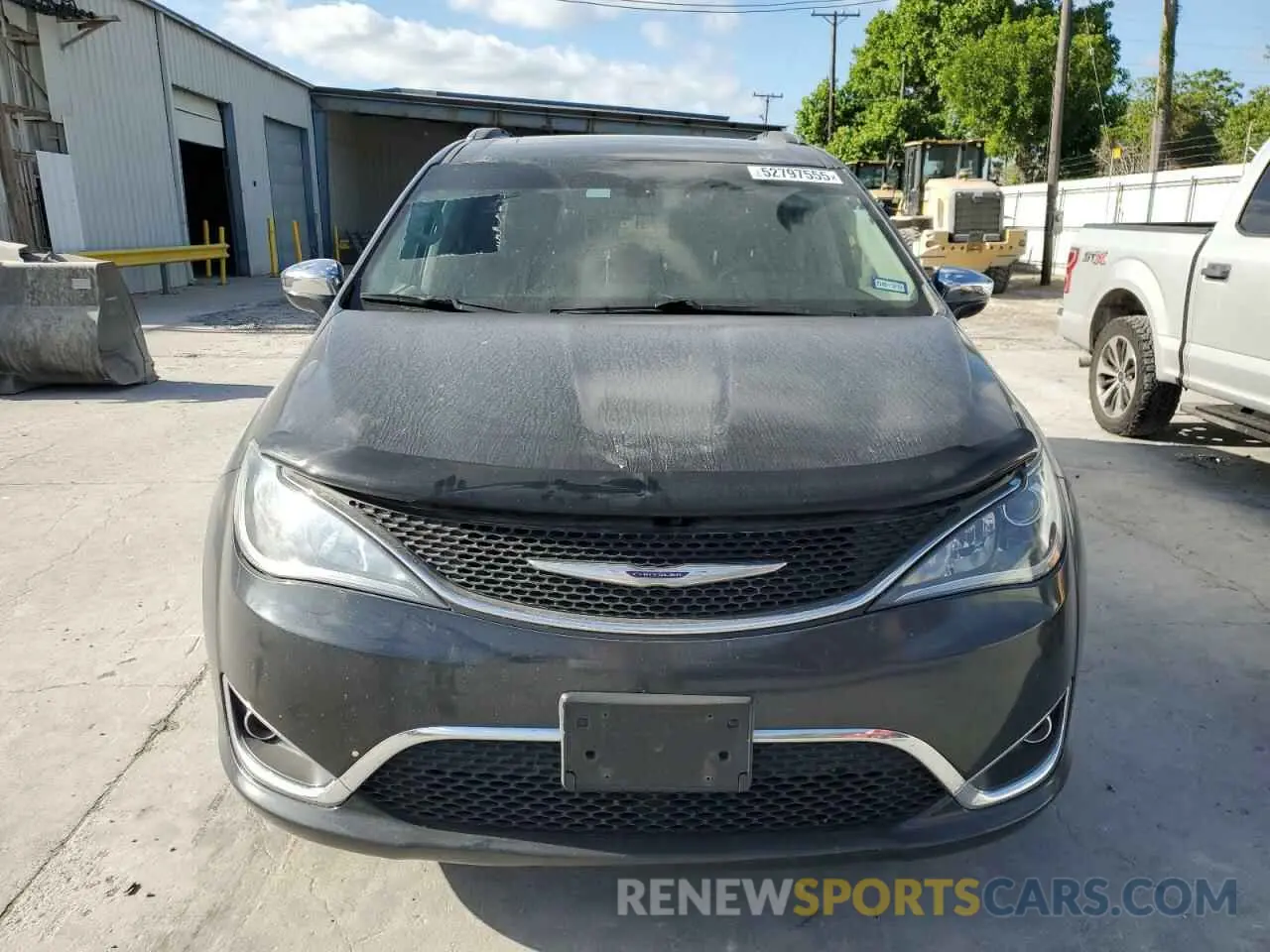 5 Photograph of a damaged car 2C4RC1GG9LR192374 CHRYSLER PACIFICA 2020