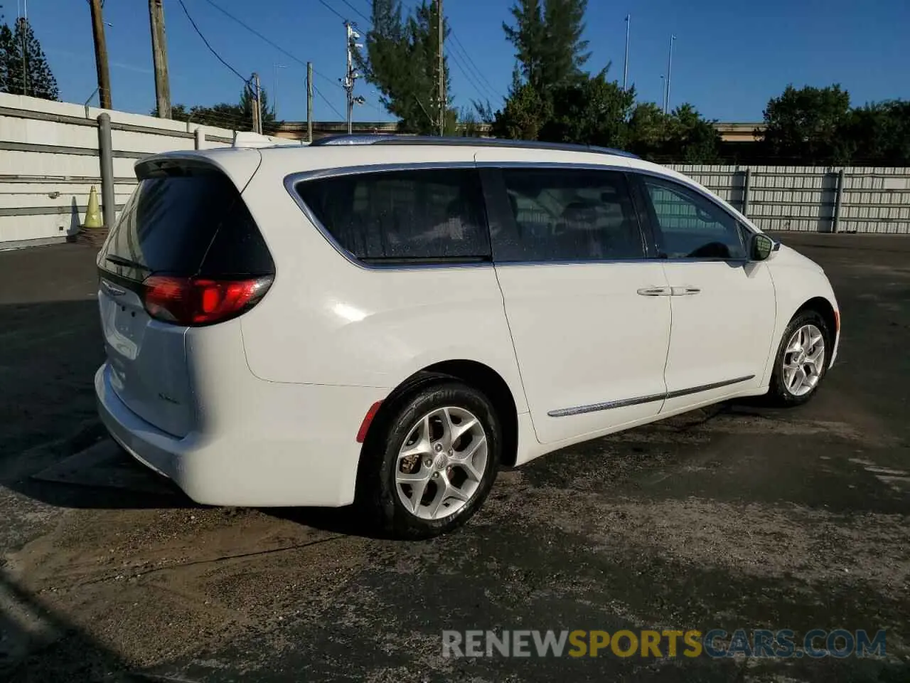 3 Photograph of a damaged car 2C4RC1GG9LR289428 CHRYSLER PACIFICA 2020