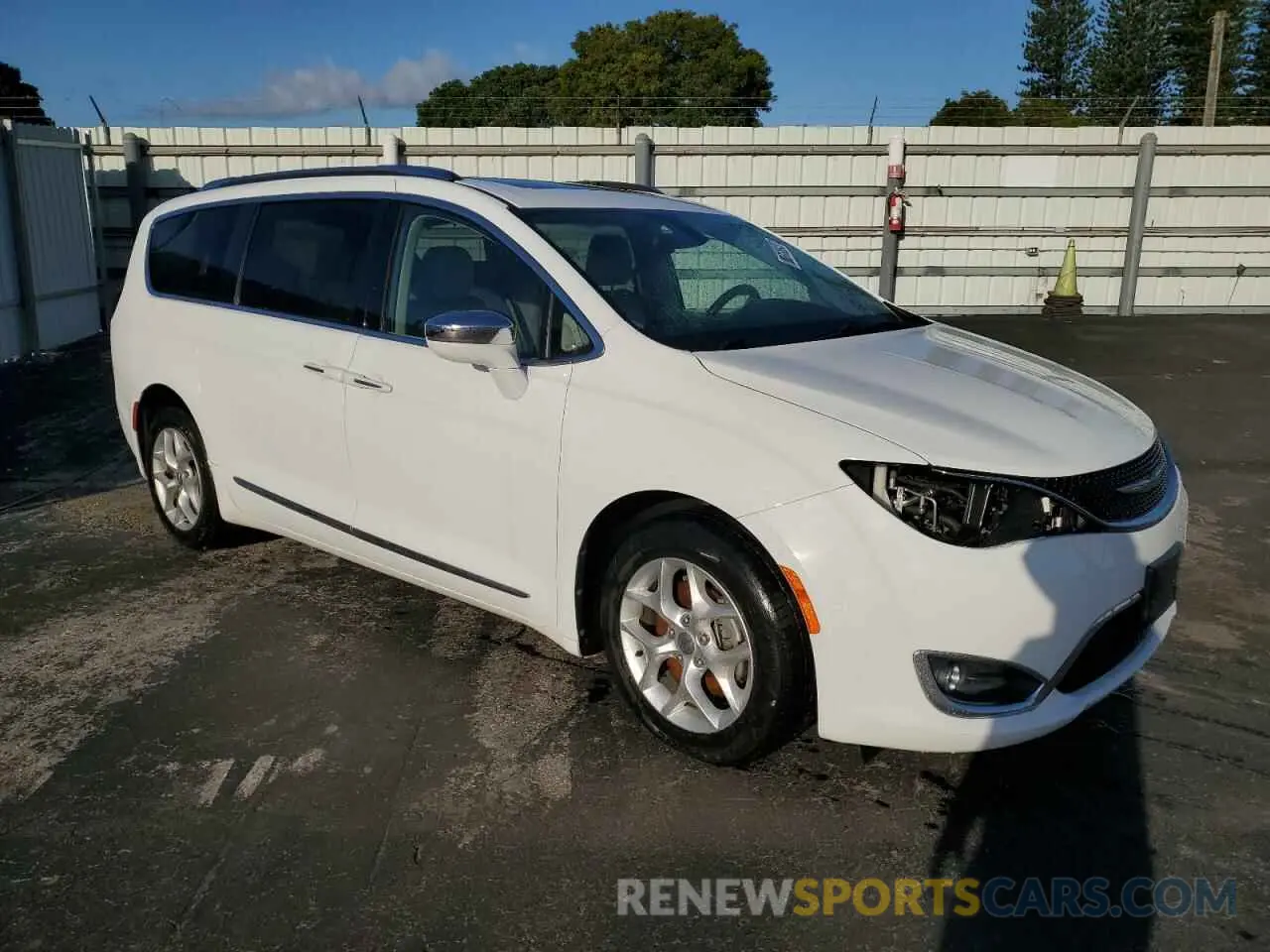 4 Photograph of a damaged car 2C4RC1GG9LR289428 CHRYSLER PACIFICA 2020
