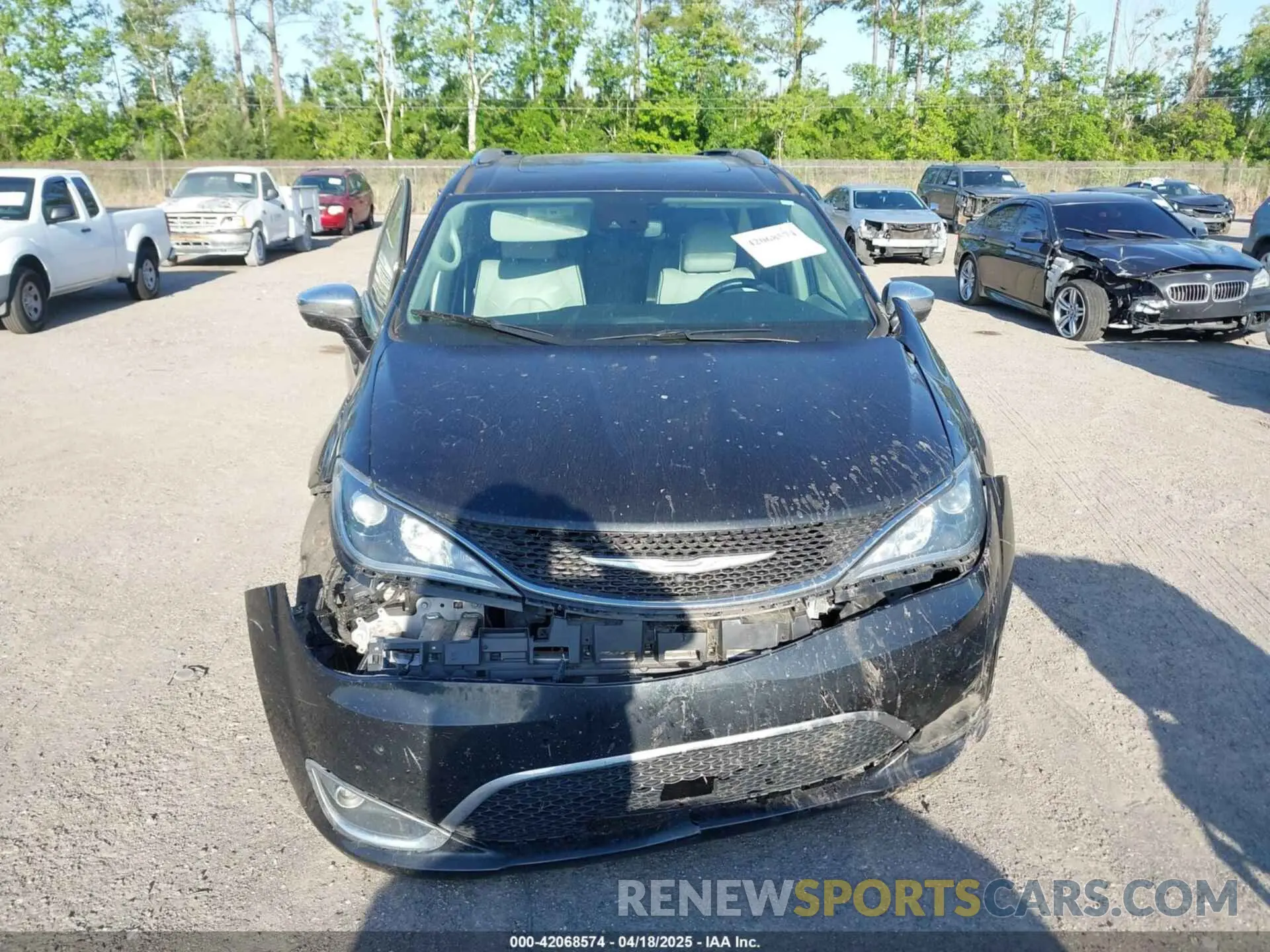 12 Photograph of a damaged car 2C4RC1GGXLR238343 CHRYSLER PACIFICA 2020