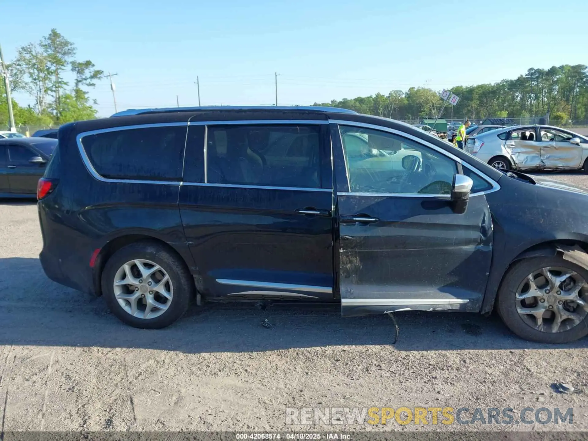 13 Photograph of a damaged car 2C4RC1GGXLR238343 CHRYSLER PACIFICA 2020
