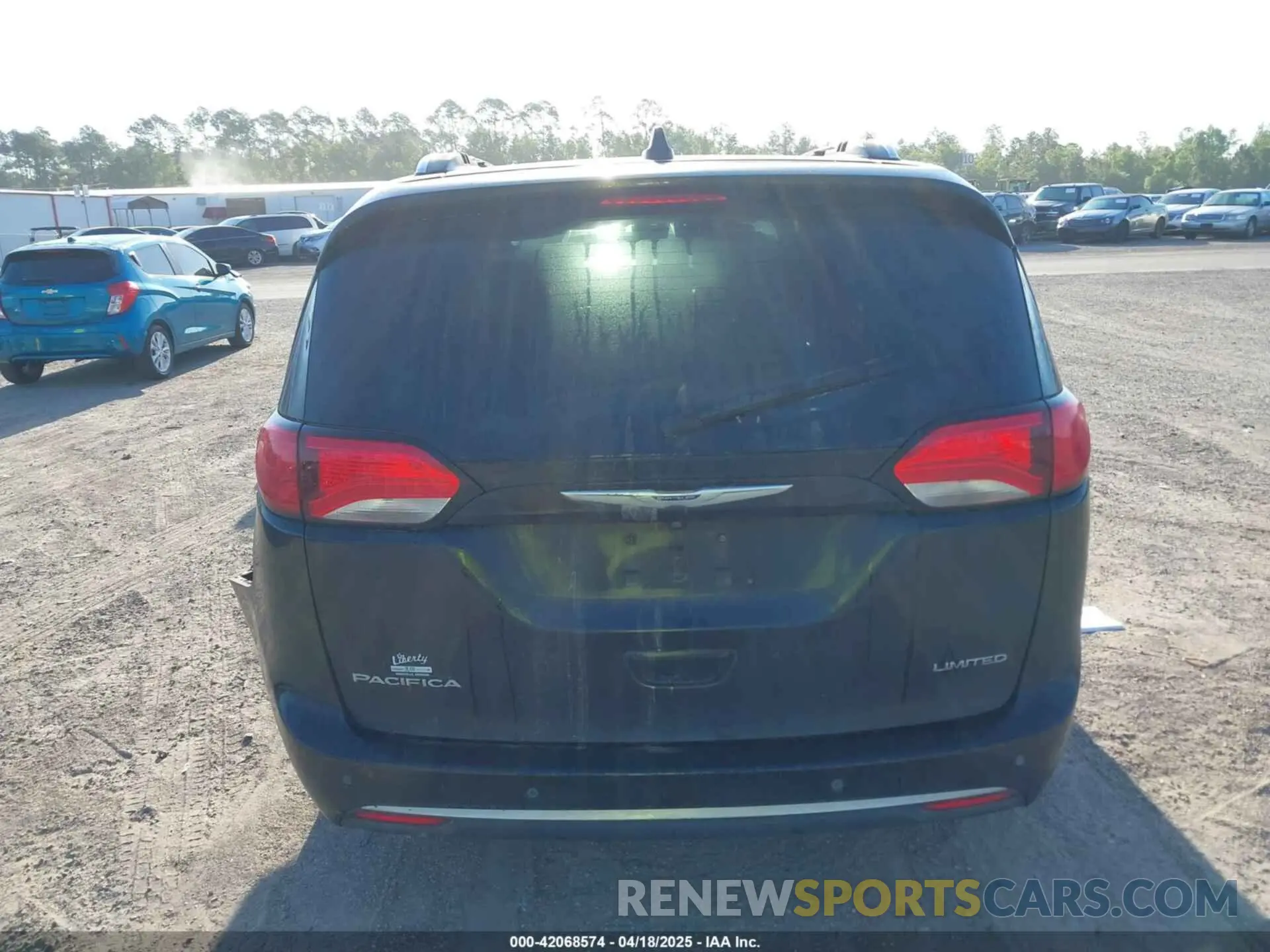 16 Photograph of a damaged car 2C4RC1GGXLR238343 CHRYSLER PACIFICA 2020