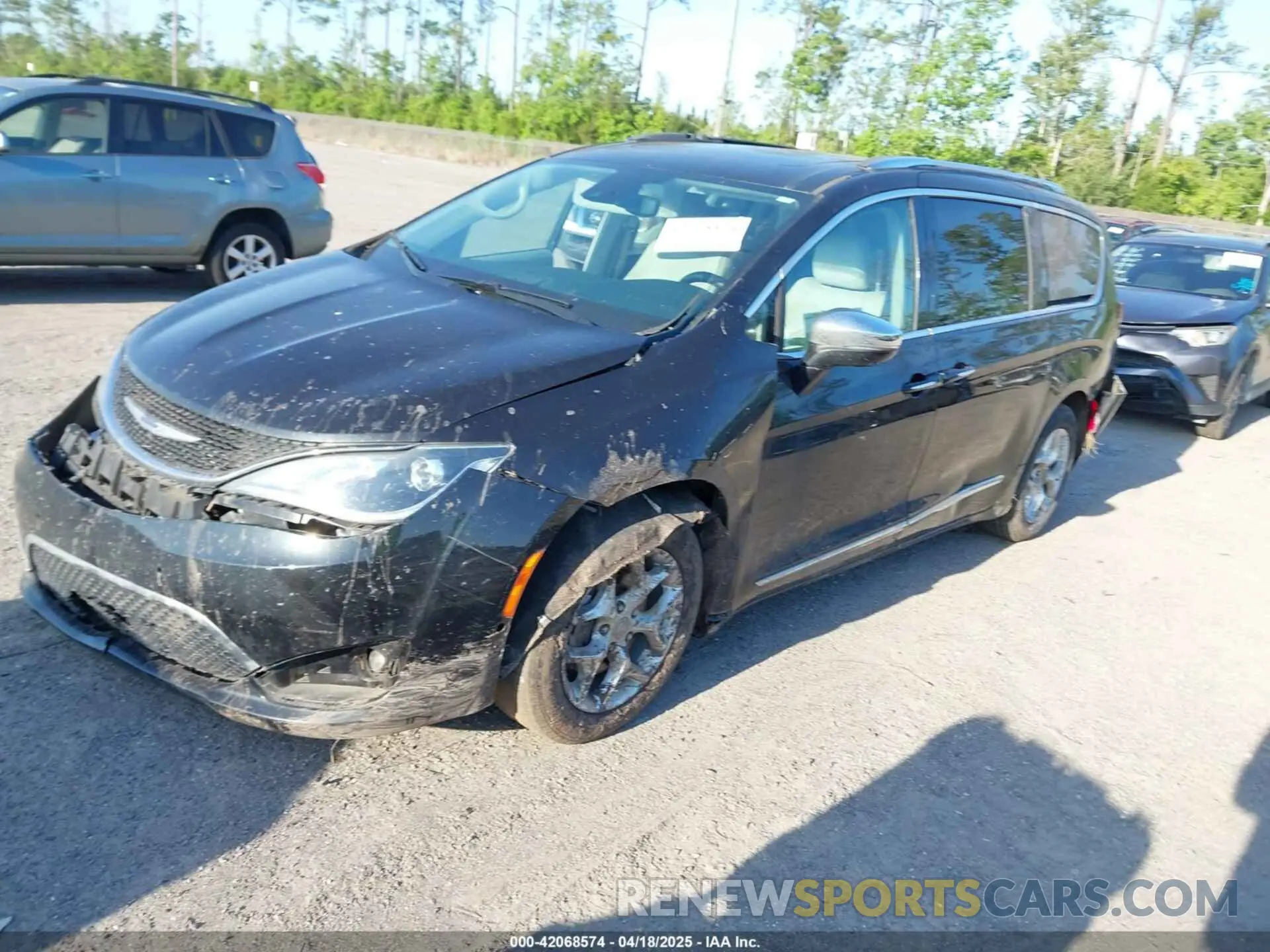 2 Photograph of a damaged car 2C4RC1GGXLR238343 CHRYSLER PACIFICA 2020
