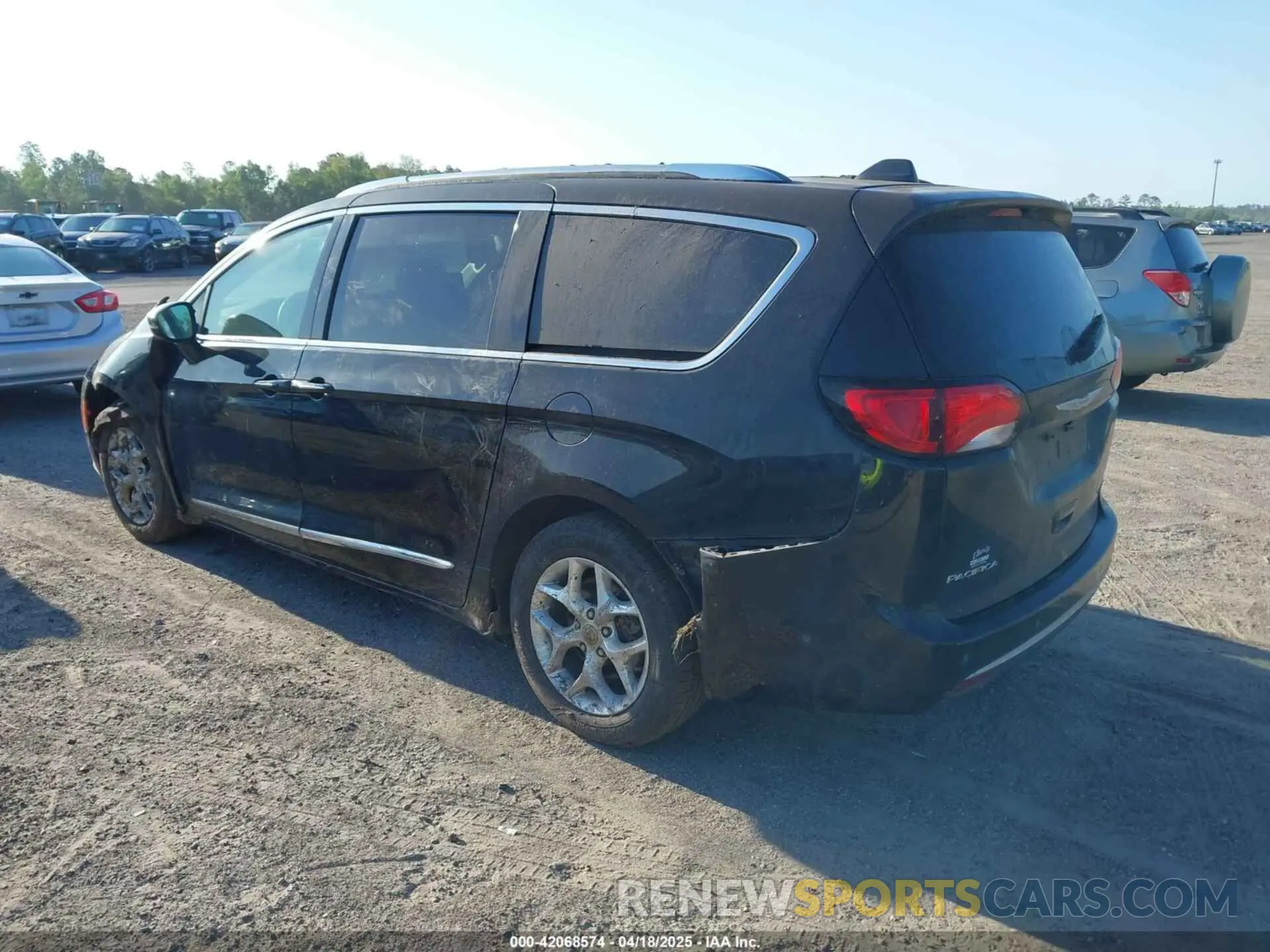3 Photograph of a damaged car 2C4RC1GGXLR238343 CHRYSLER PACIFICA 2020