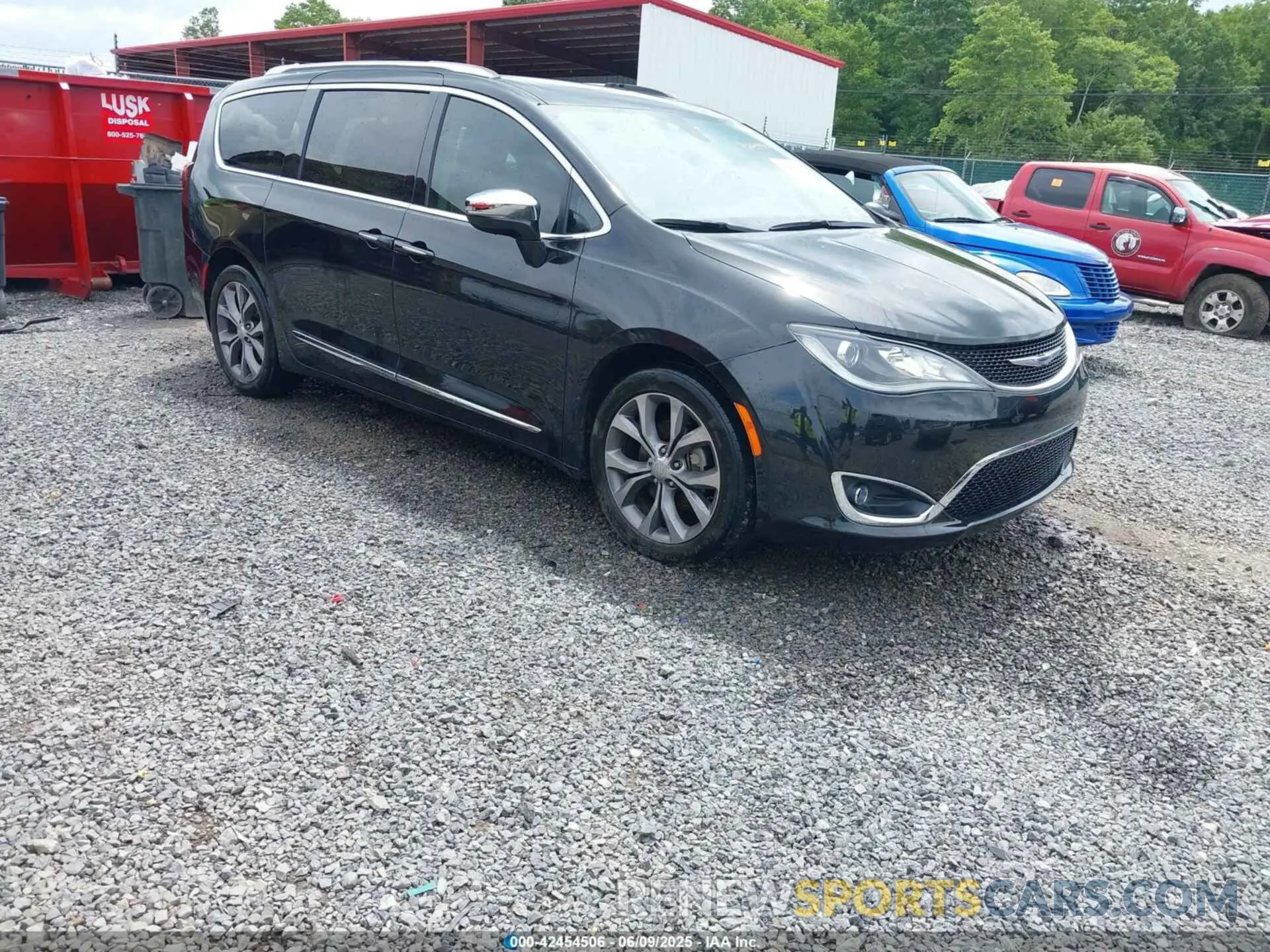 1 Photograph of a damaged car 2C4RC1GGXLR243977 CHRYSLER PACIFICA 2020